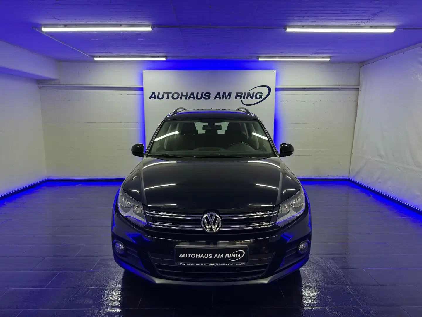 Volkswagen Tiguan 2.0 TDI BMT 1HND 79TKM CAM AHK 3xPDC SZHG Schwarz - 1