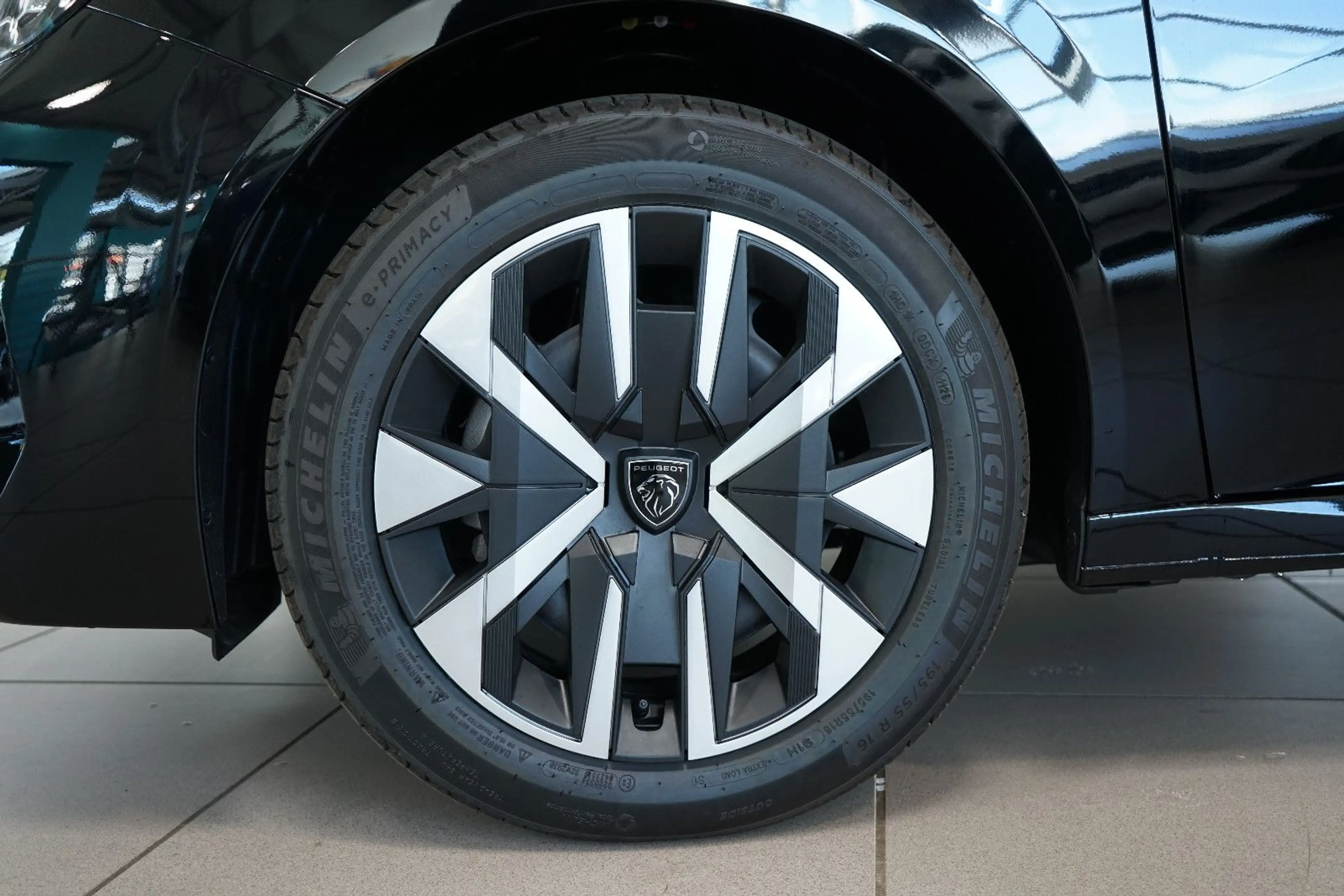 Peugeot 208 Hybrid 110 e Style Navi+LED+Sitzheizung+PDCh — photo 8