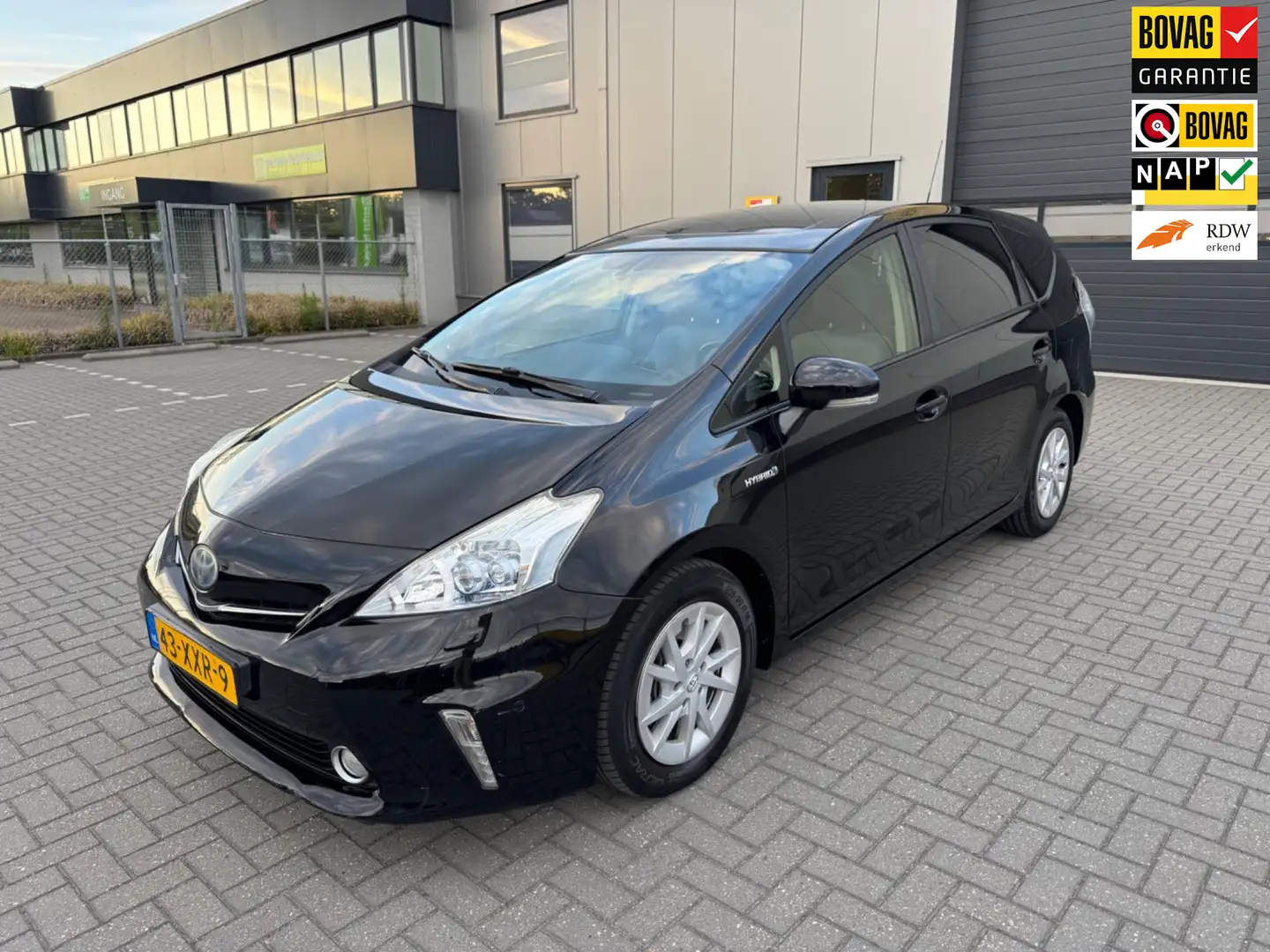 Toyota Prius+ Prius Wagon 1.8 Dynamic Business 96g Zwart - 1