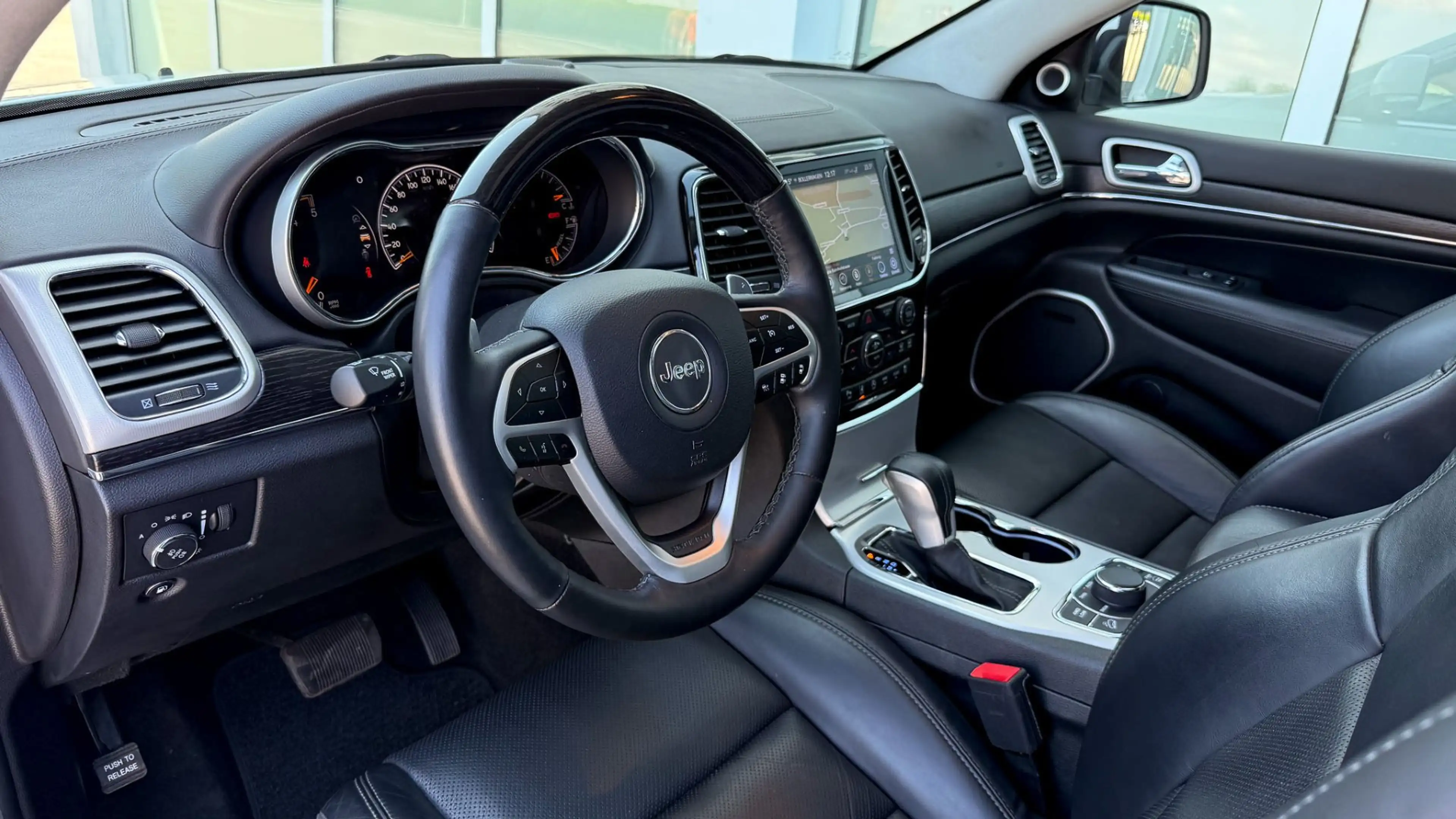 Jeep Grand Cherokee 3,0 V6 CRD Summit — photo 8