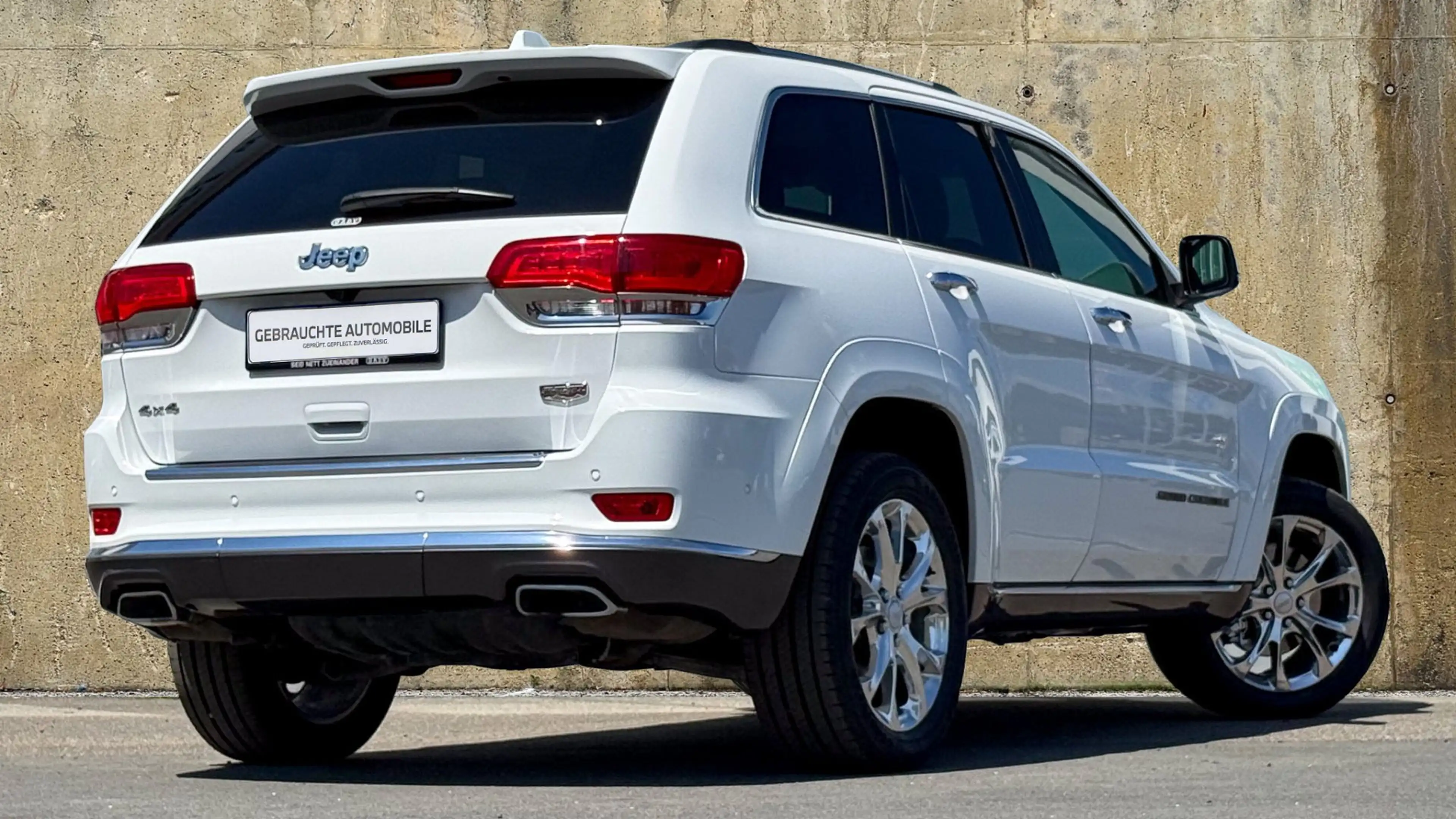 Jeep Grand Cherokee 3,0 V6 CRD Summit — photo 4