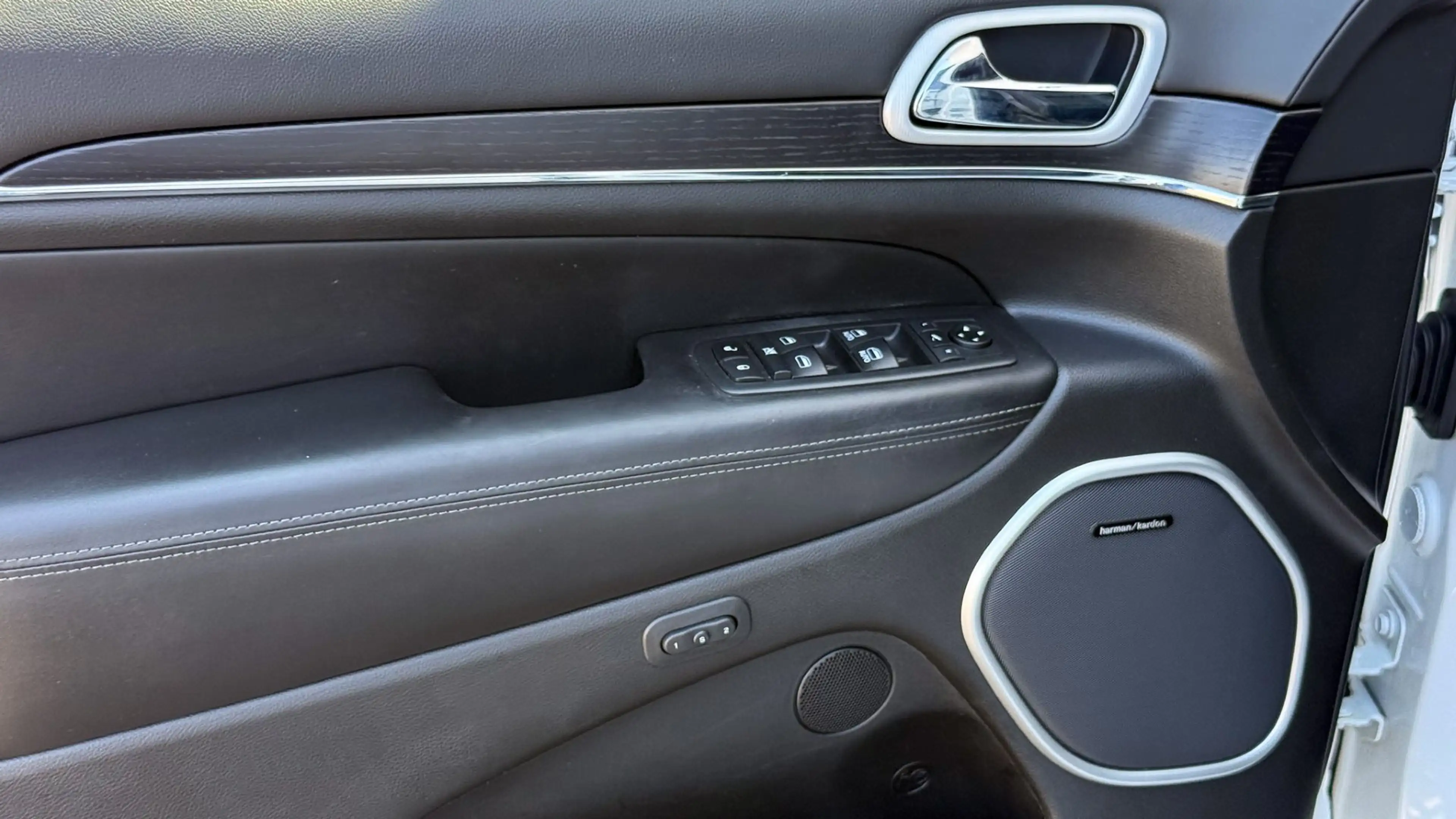 Jeep Grand Cherokee 3,0 V6 CRD Summit — photo 12
