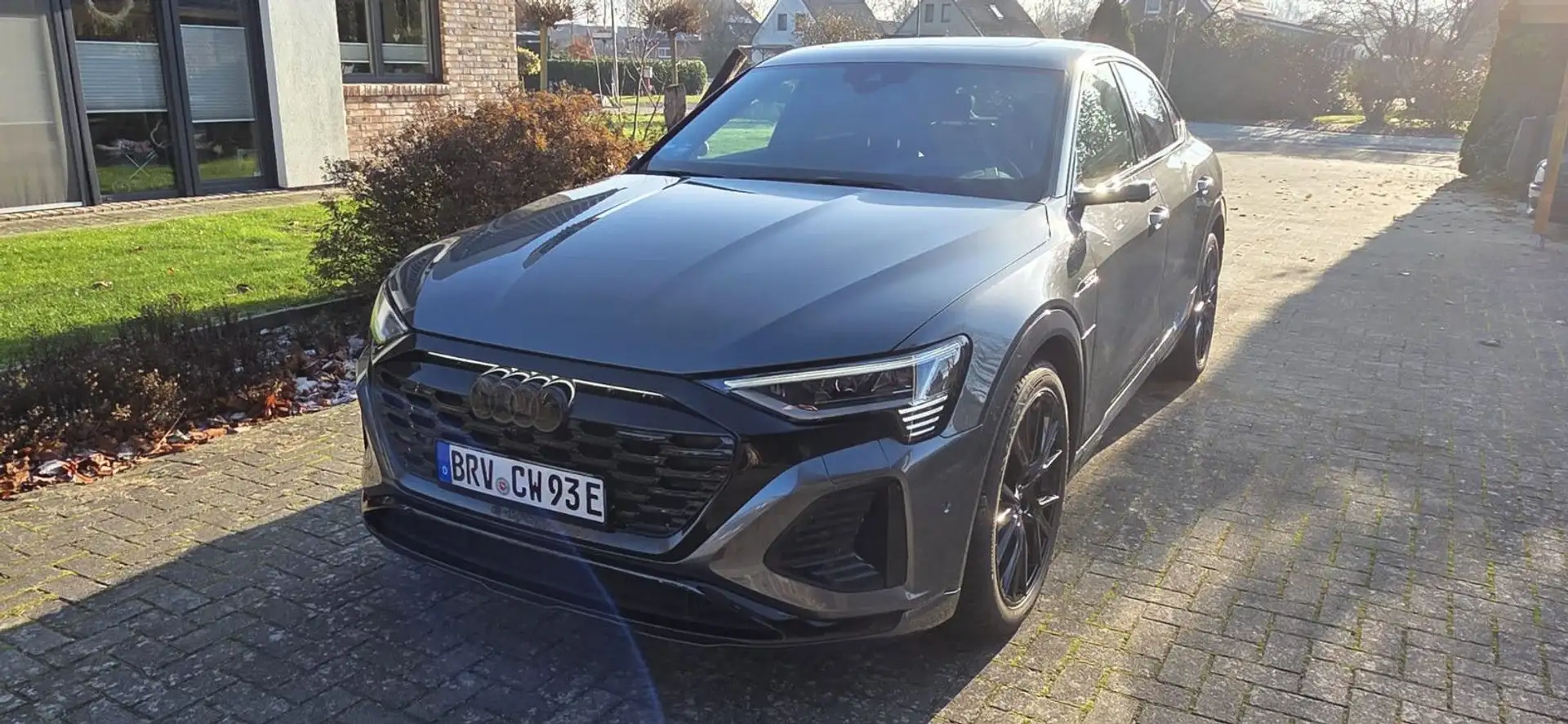 Audi Q8 Sportback e-tron 55 quattro S line Grau - 1