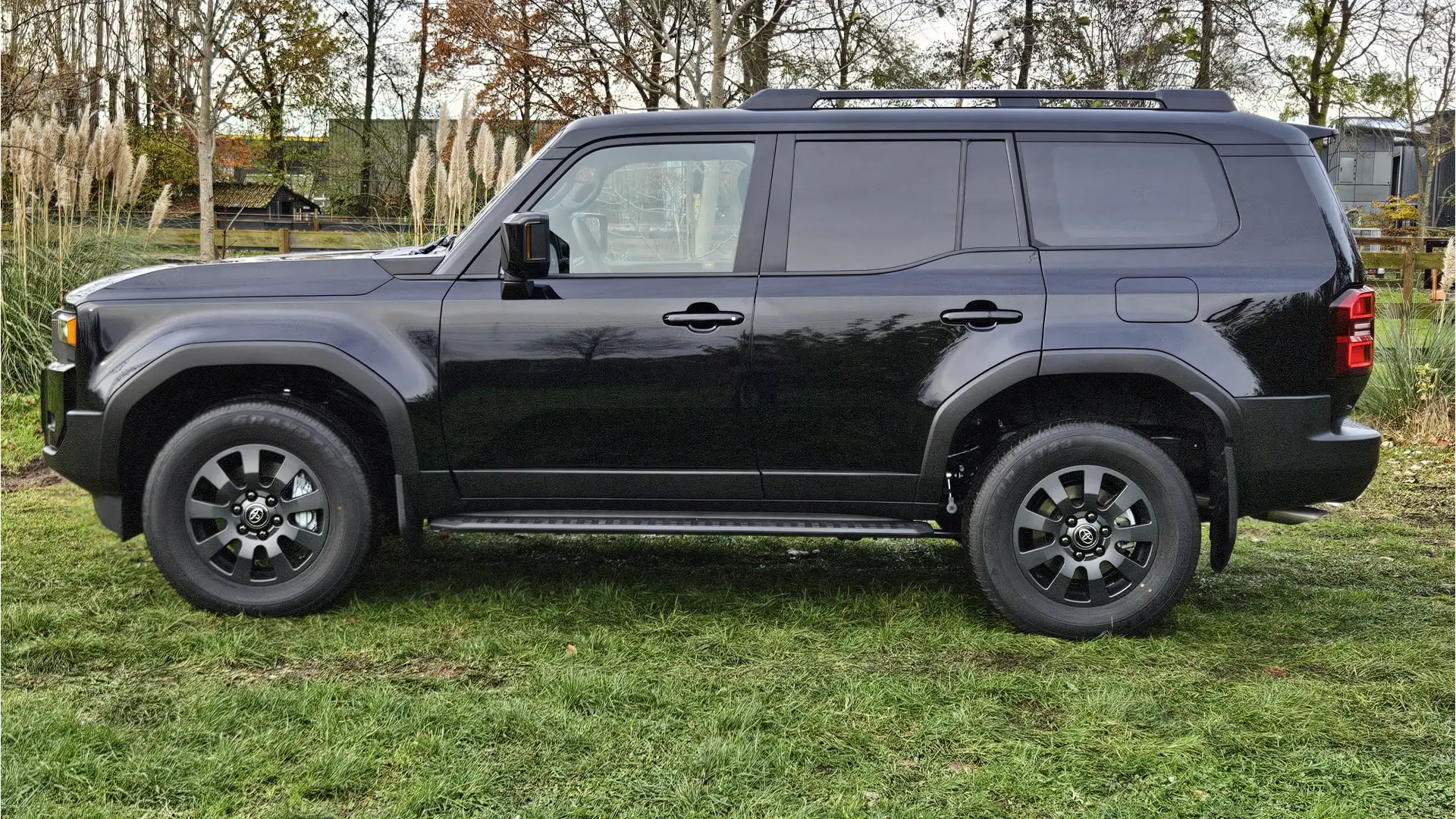Toyota Land Cruiser 2.8 D-4D Executive GRIJS KENTEKEN Noir - 2
