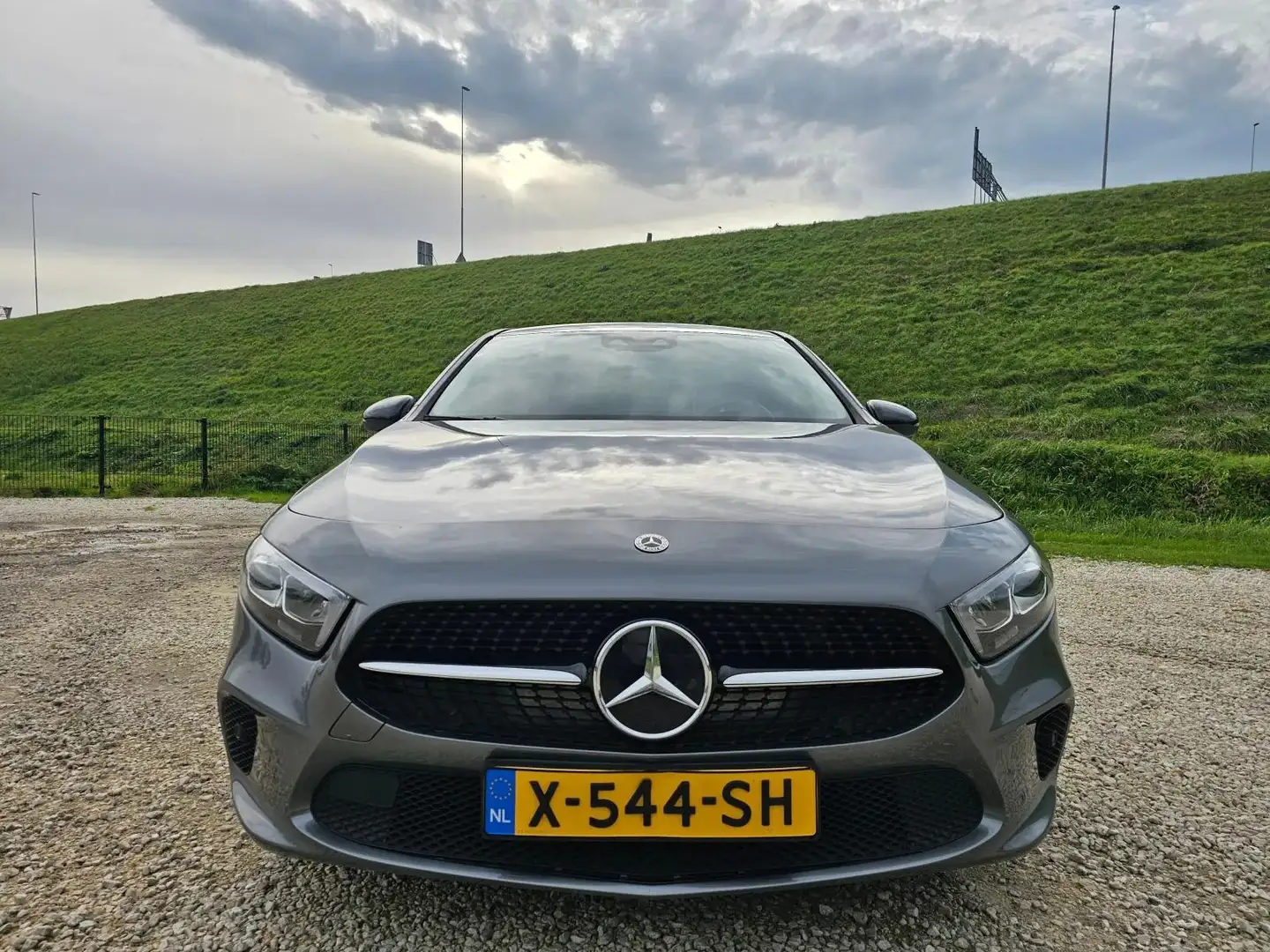 Mercedes-Benz A 200 Premium Gris - 2