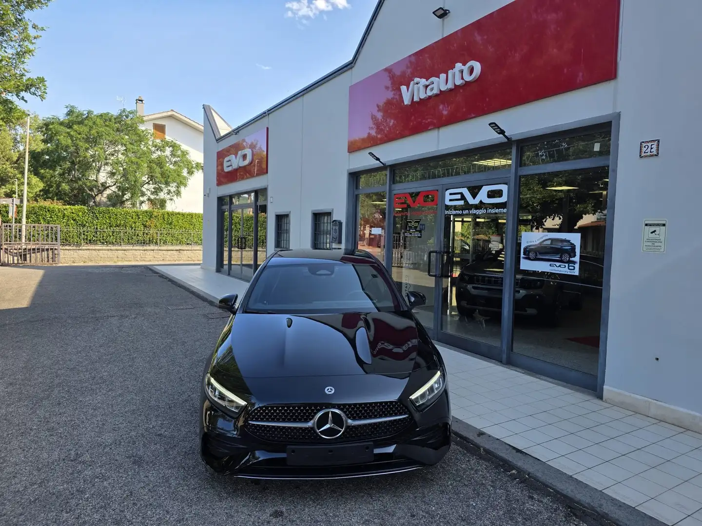 Mercedes-Benz A 180 A 180 d AMG Line Premium Plus auto Nero - 1