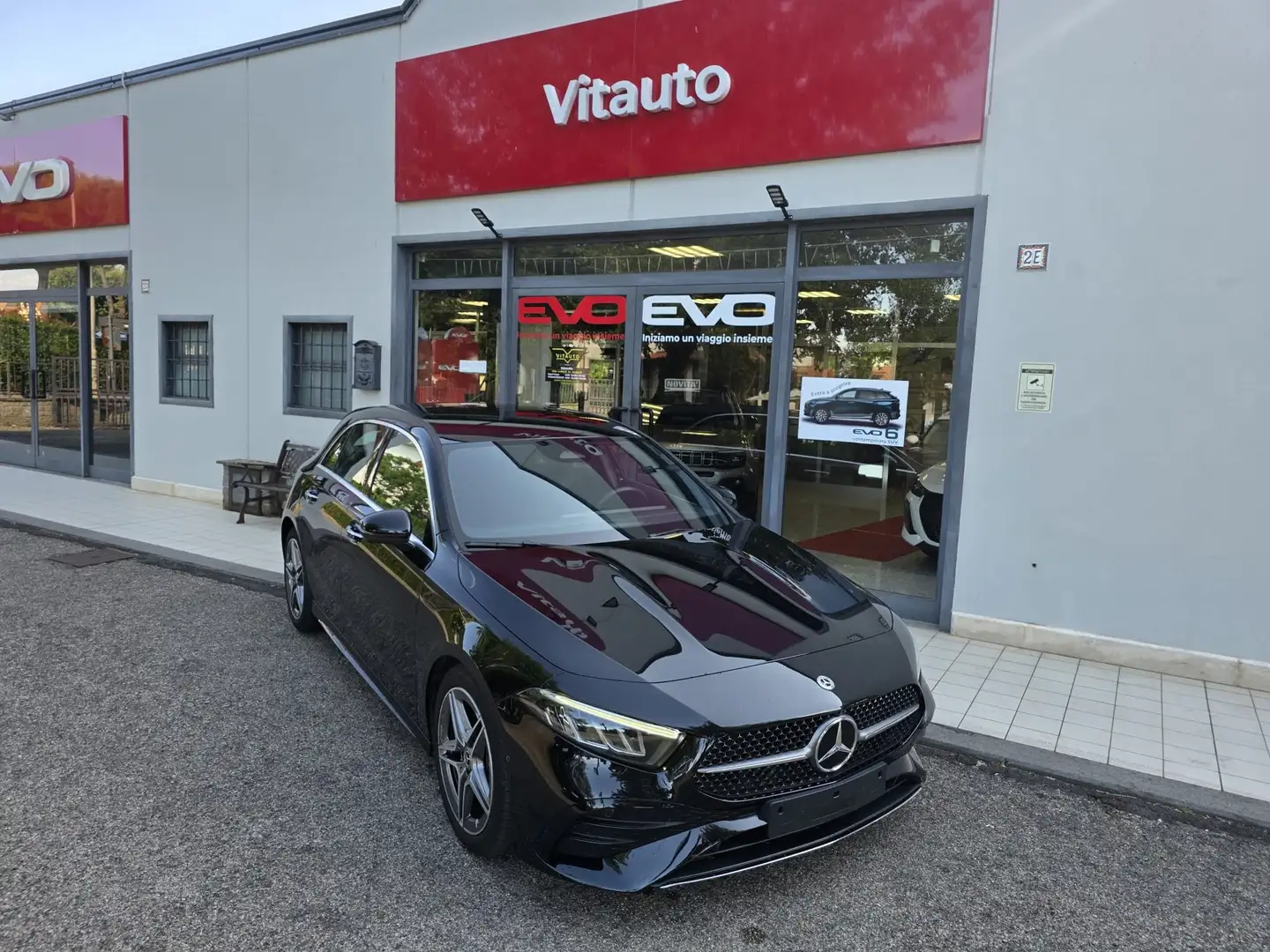 Mercedes-Benz A 180 A 180 d AMG Line Premium Plus auto Nero - 2