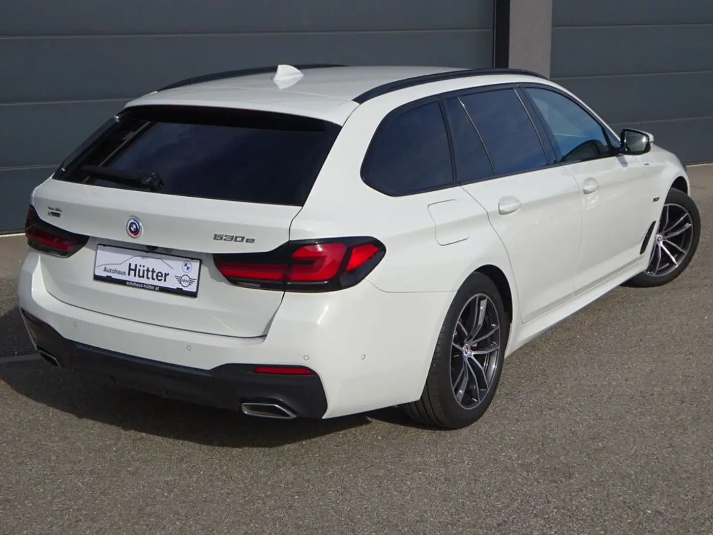 BMW 530 e Tour. ALLRAD M-Sport ACC AHK HUD Laser Keyl. Blanco - 2