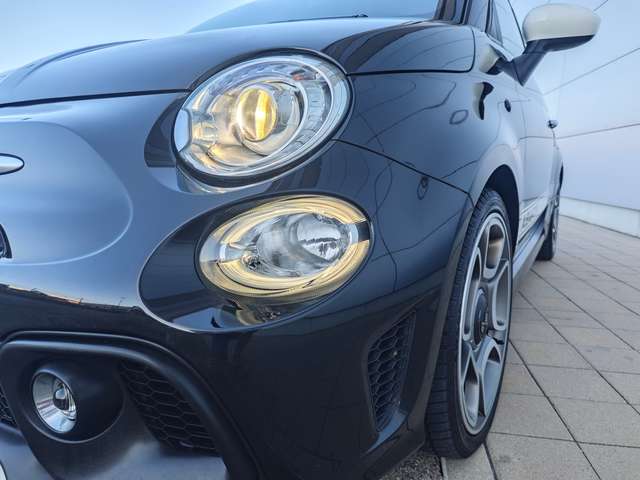Imagine Abarth 595 Turismo Sportsitze Leder Navi BiXenon 70th Sondermodell