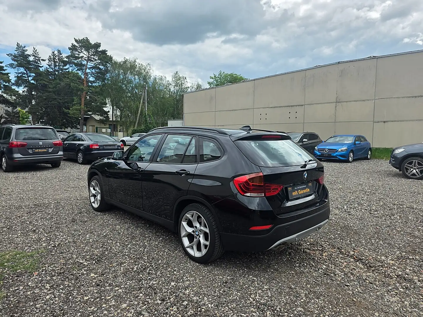 BMW X1 18xd Allrad Schwarz - 2