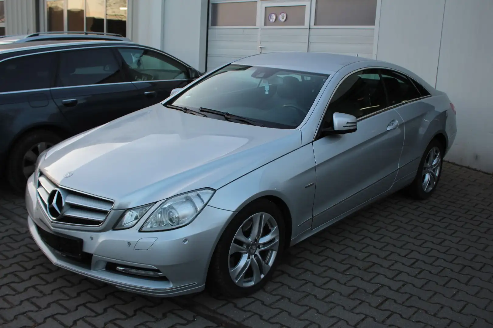 Mercedes-Benz E 350 Coupé E 350 CDI BlueEFFICIENCY AVANTG. Zilver - 1