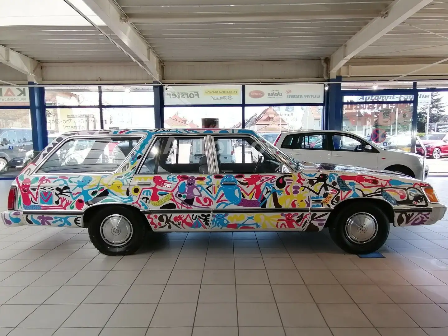 Ford George Lilanga "AfriCar" Black Heritage Art LTD Bílá - 2