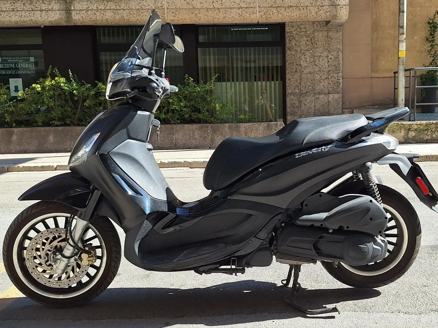 Piaggio Beverly 300 i.e ABS-ASR Police Nero - 1