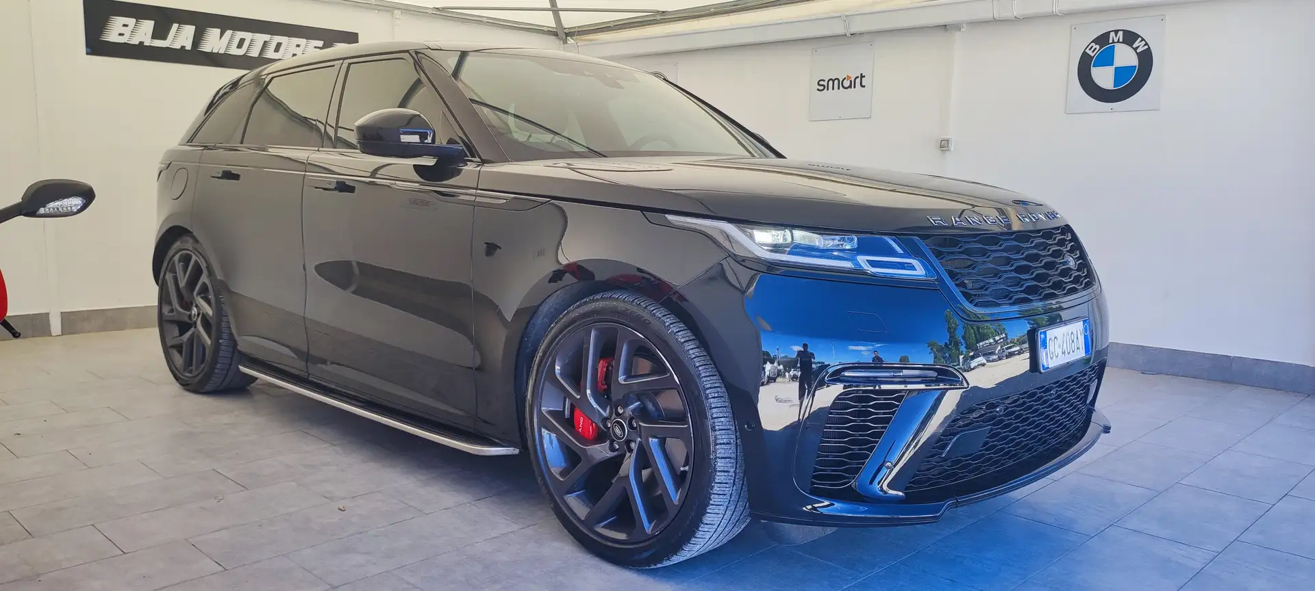 Land Rover Range Rover Velar 5.0 V8 550 SVAutobiogr Zwart - 1