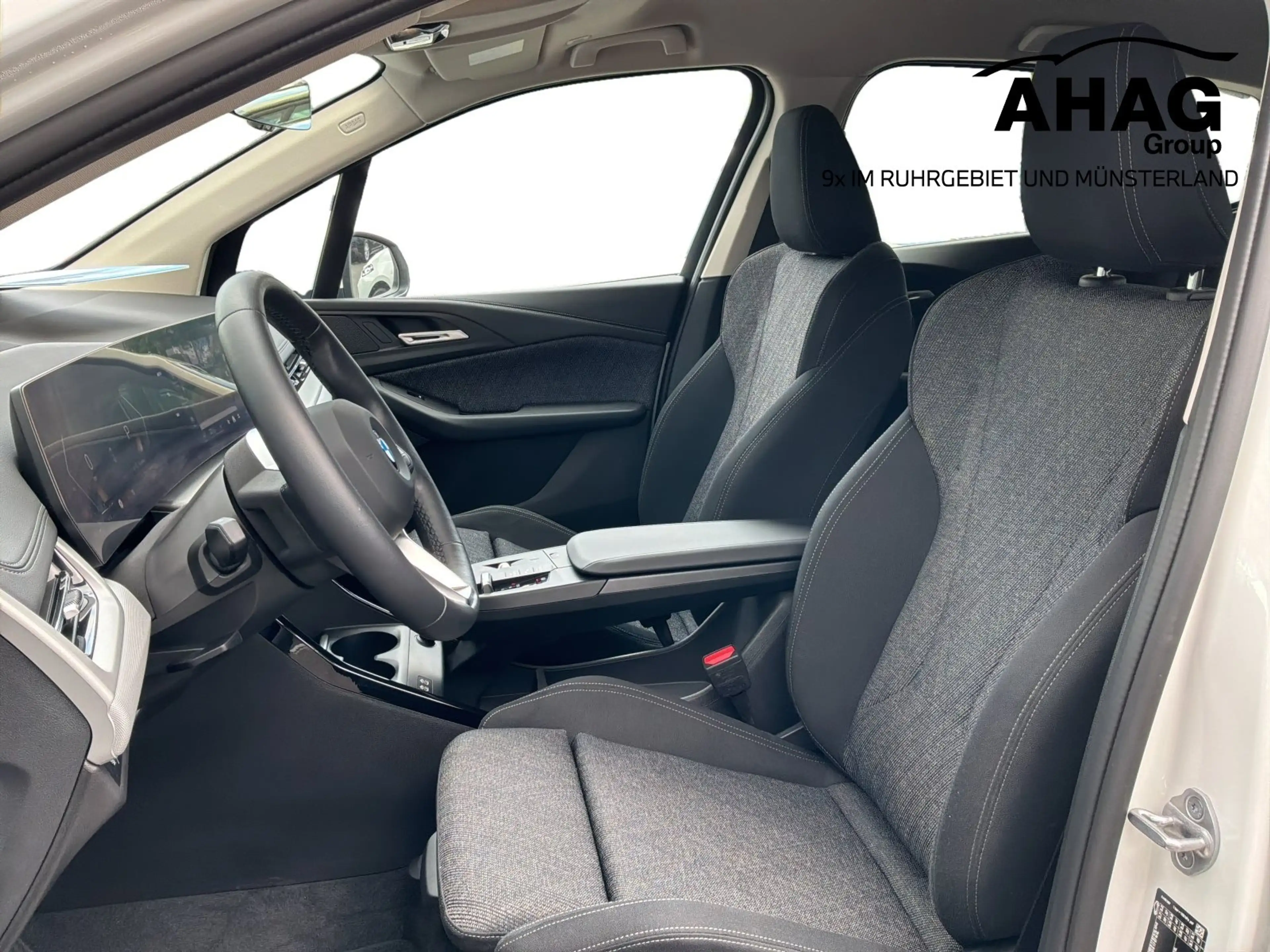 BMW 223 i xDrive Active Tourer — photo 7