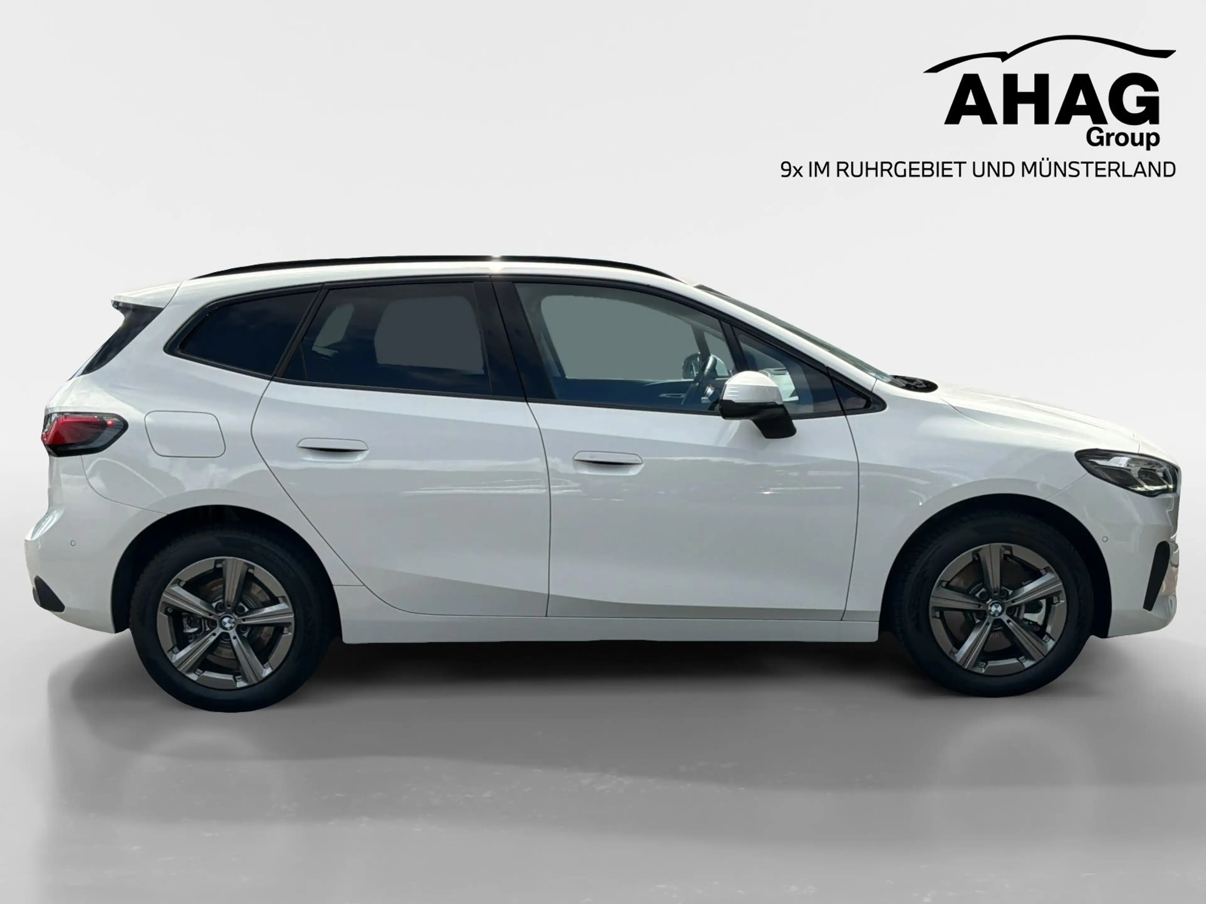 BMW 223 i xDrive Active Tourer — photo 3