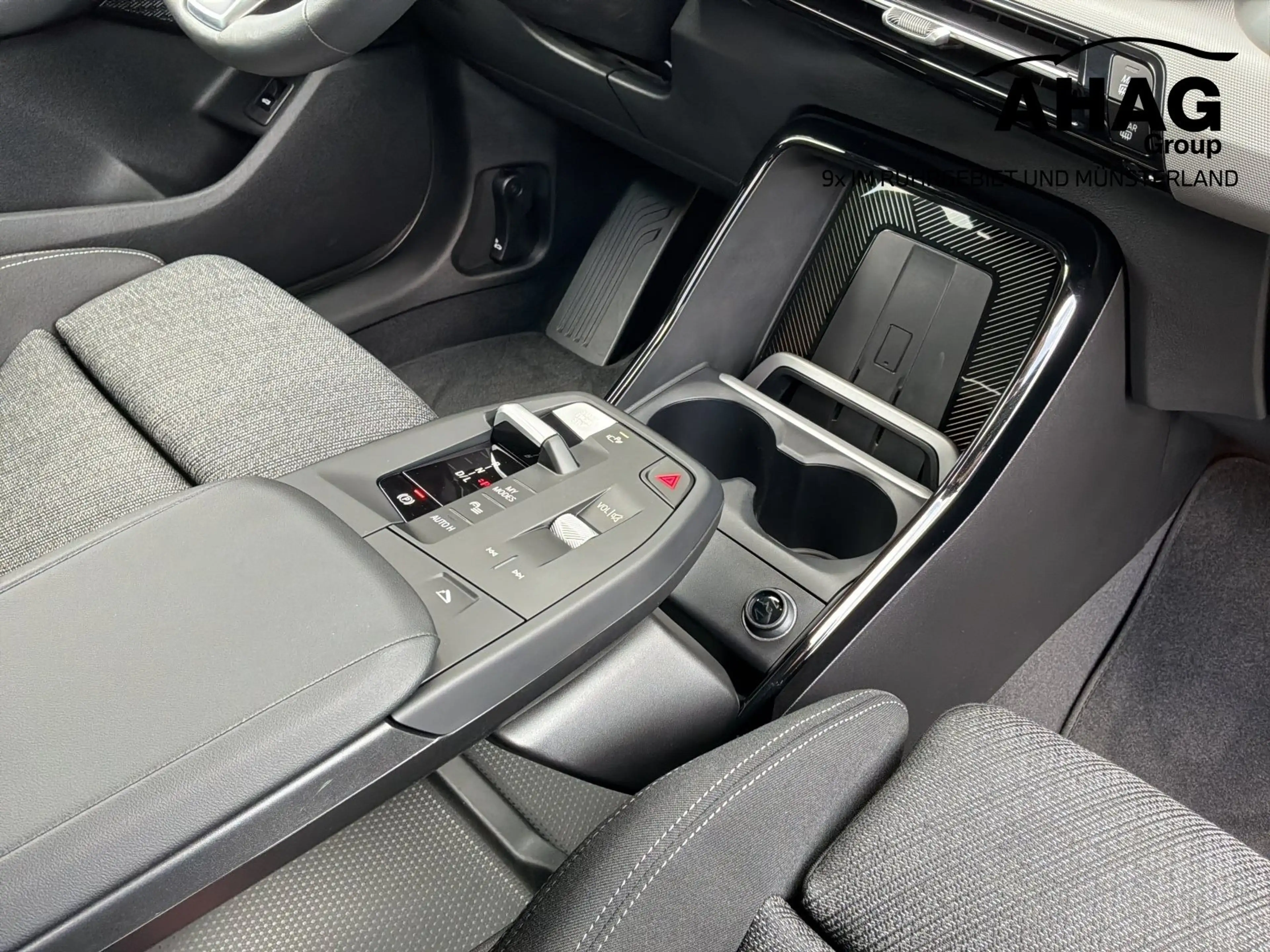 BMW 223 i xDrive Active Tourer — photo 10
