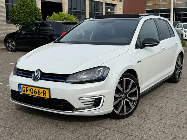Volkswagen Golf GTE 1.4 TSI l PANO