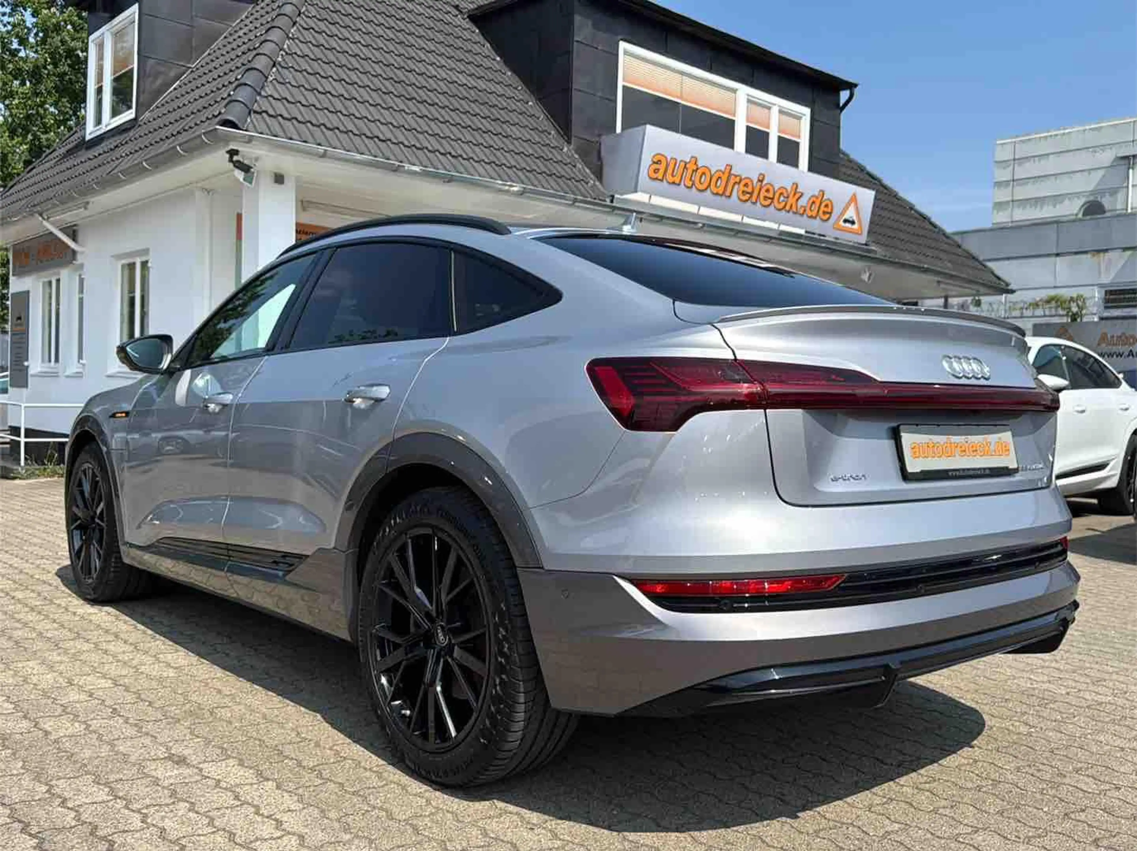 Audi e-tron Sportback 55 2x S line ACC AHK HuD PANO — photo 11