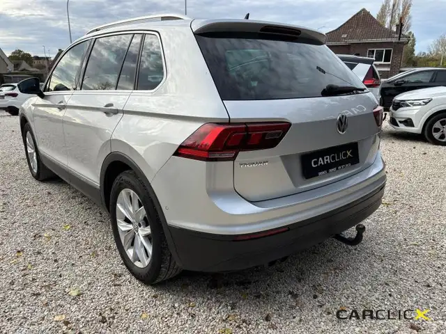 Volkswagen Tiguan view 3