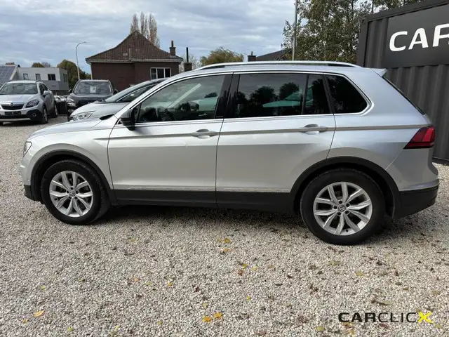 Volkswagen Tiguan view 2