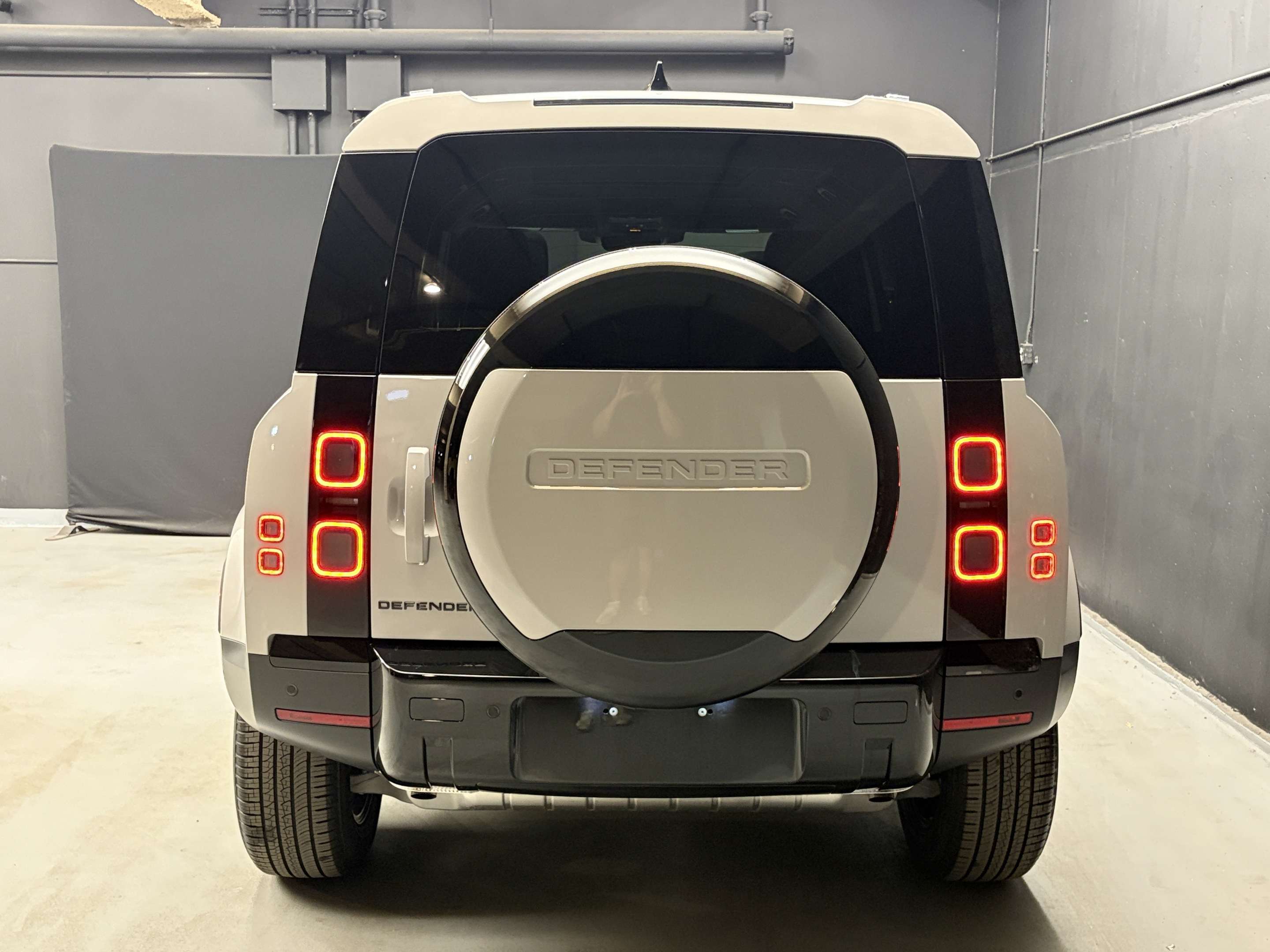 2026 Land Rover Defender S thumb 6