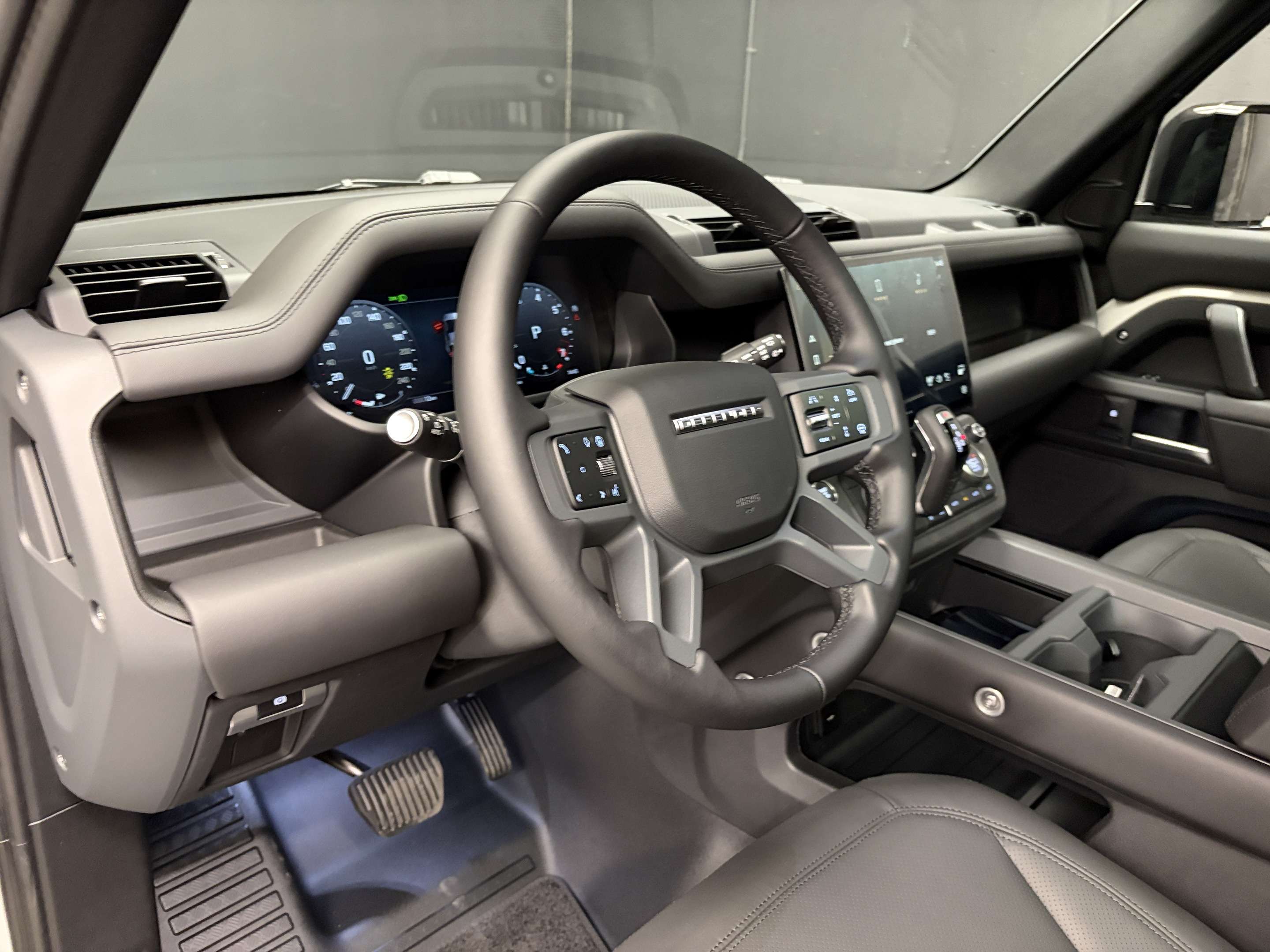 2026 Land Rover Defender S thumb 8