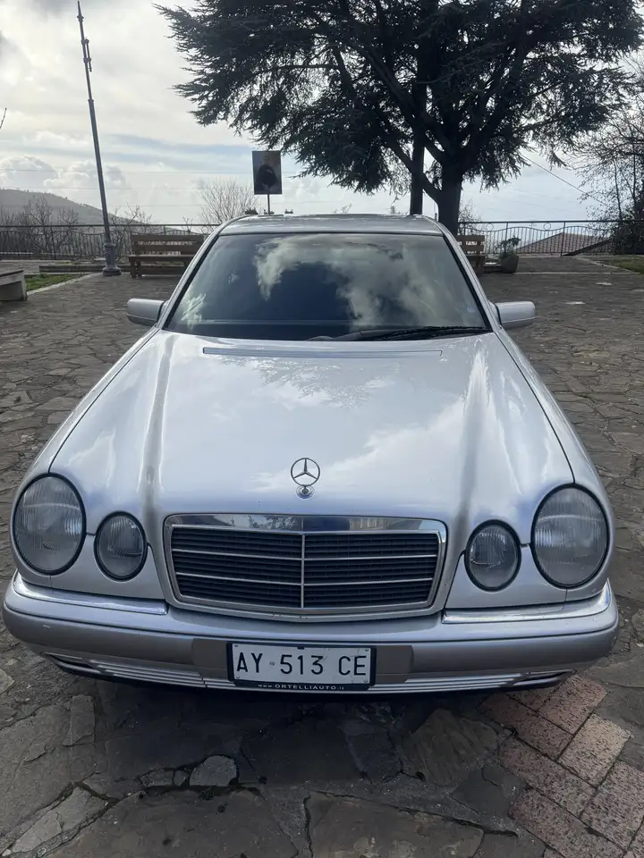 Mercedes-Benz E 250 td Elegance, foto 2