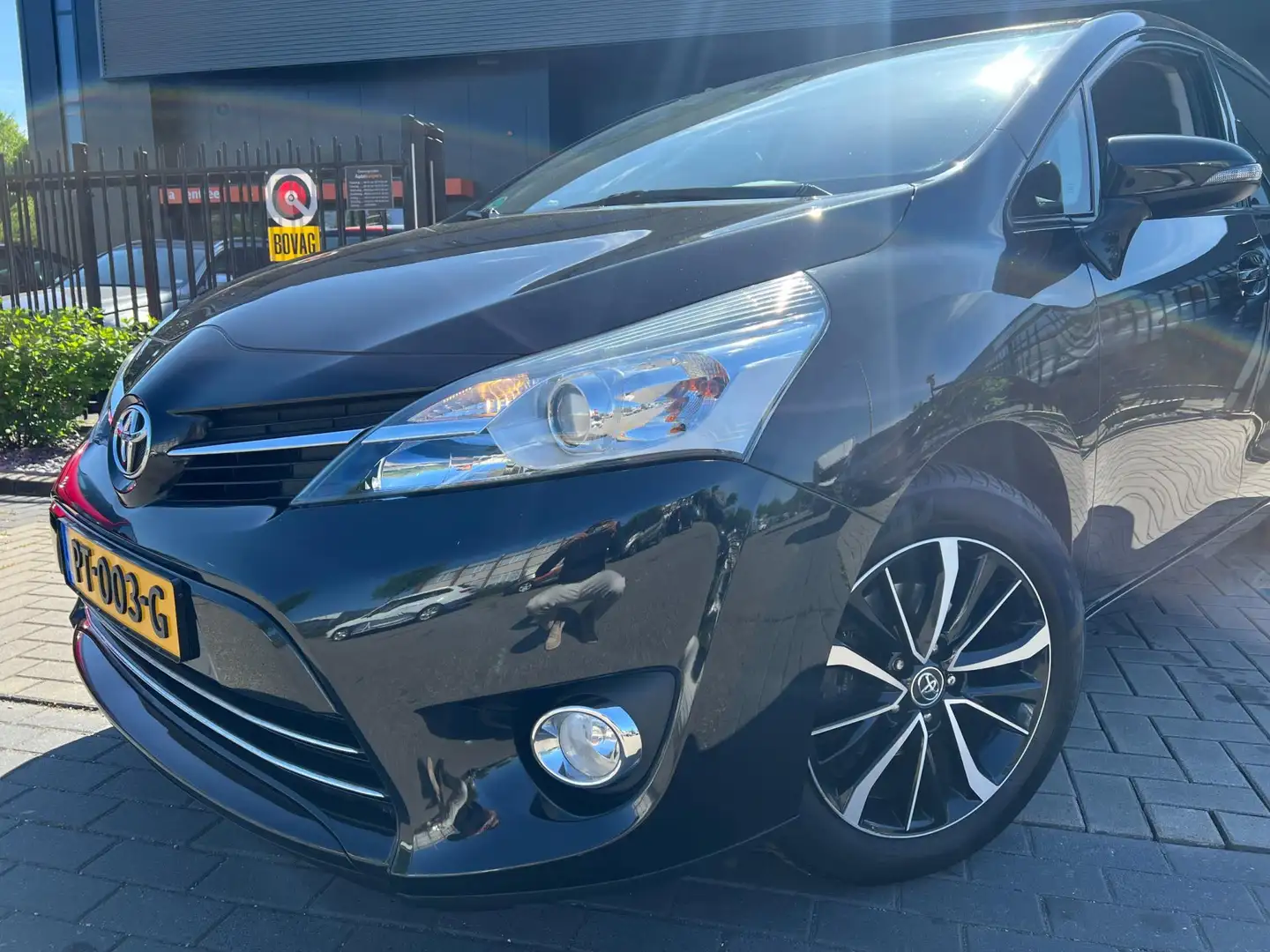 Toyota Verso 1.8 VVT-i SkyView Edition | Camera, navigatie, pan Černá - 2