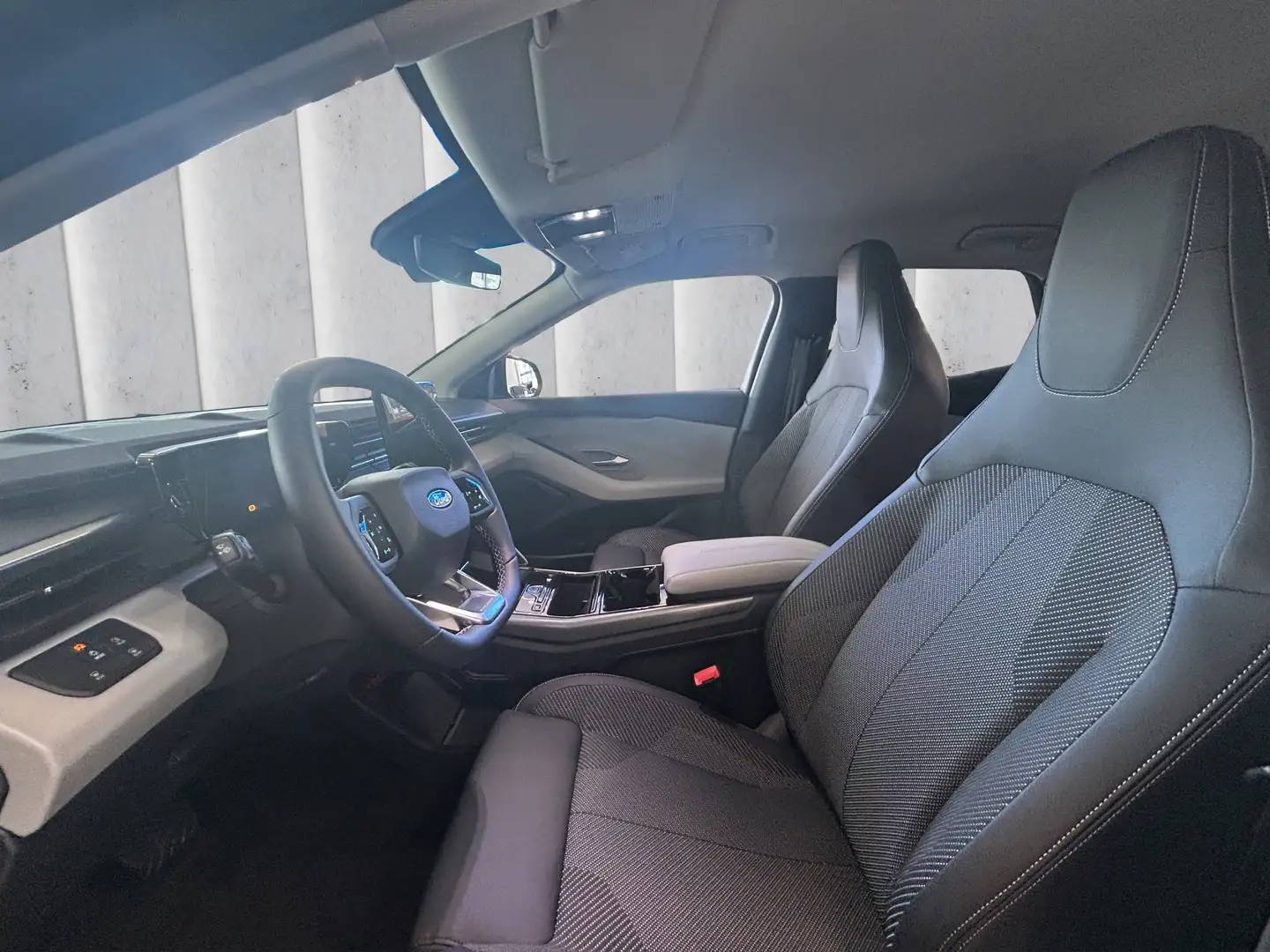 Ford Explorer BEV SUV 77 kWh Elektromotor 210 kW . 1-Gang-Autom Gris - 2