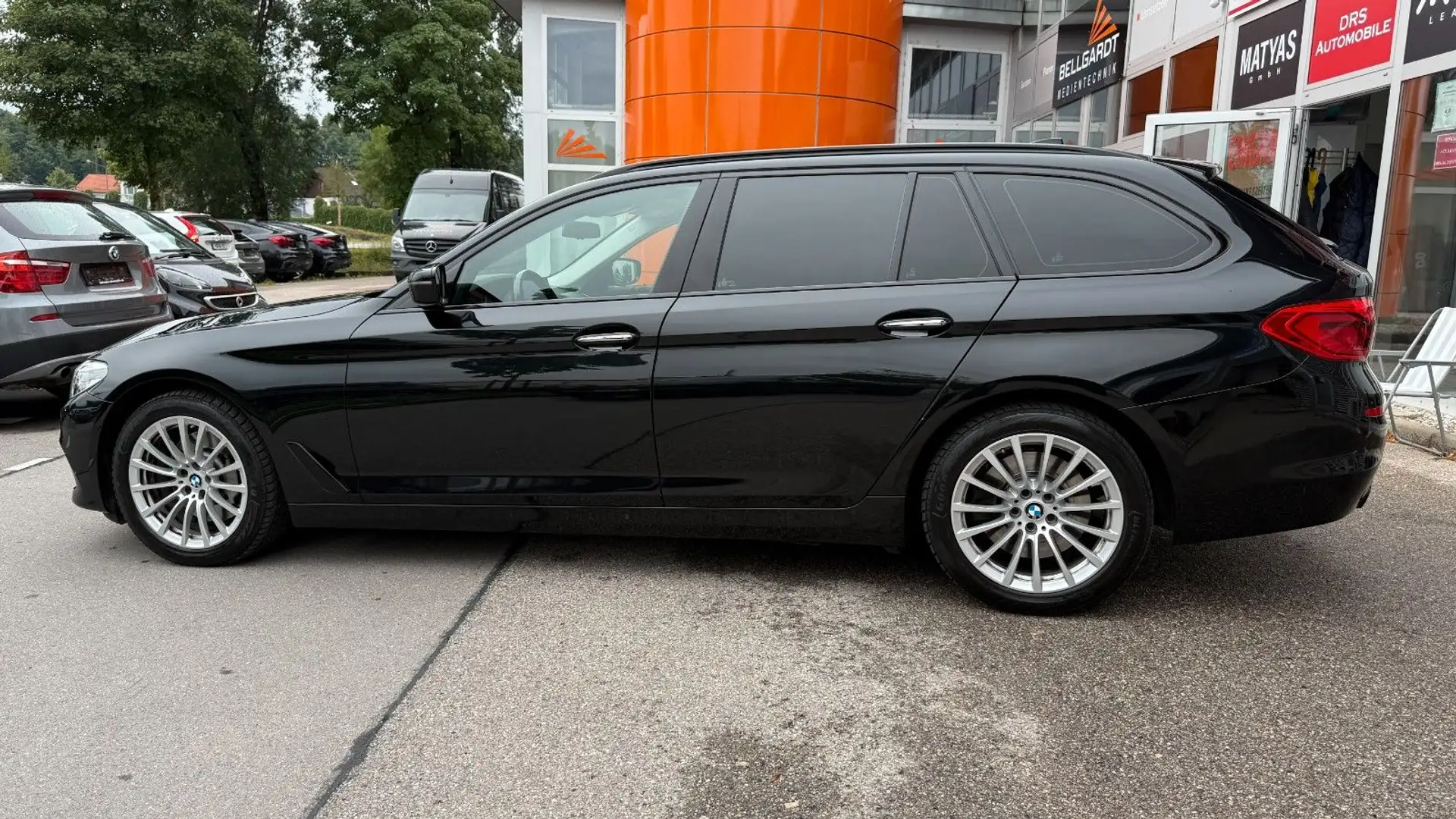 BMW 530 d xDrive Sport Line/HeadUp/Pano/Kamera/Leder Zwart - 2