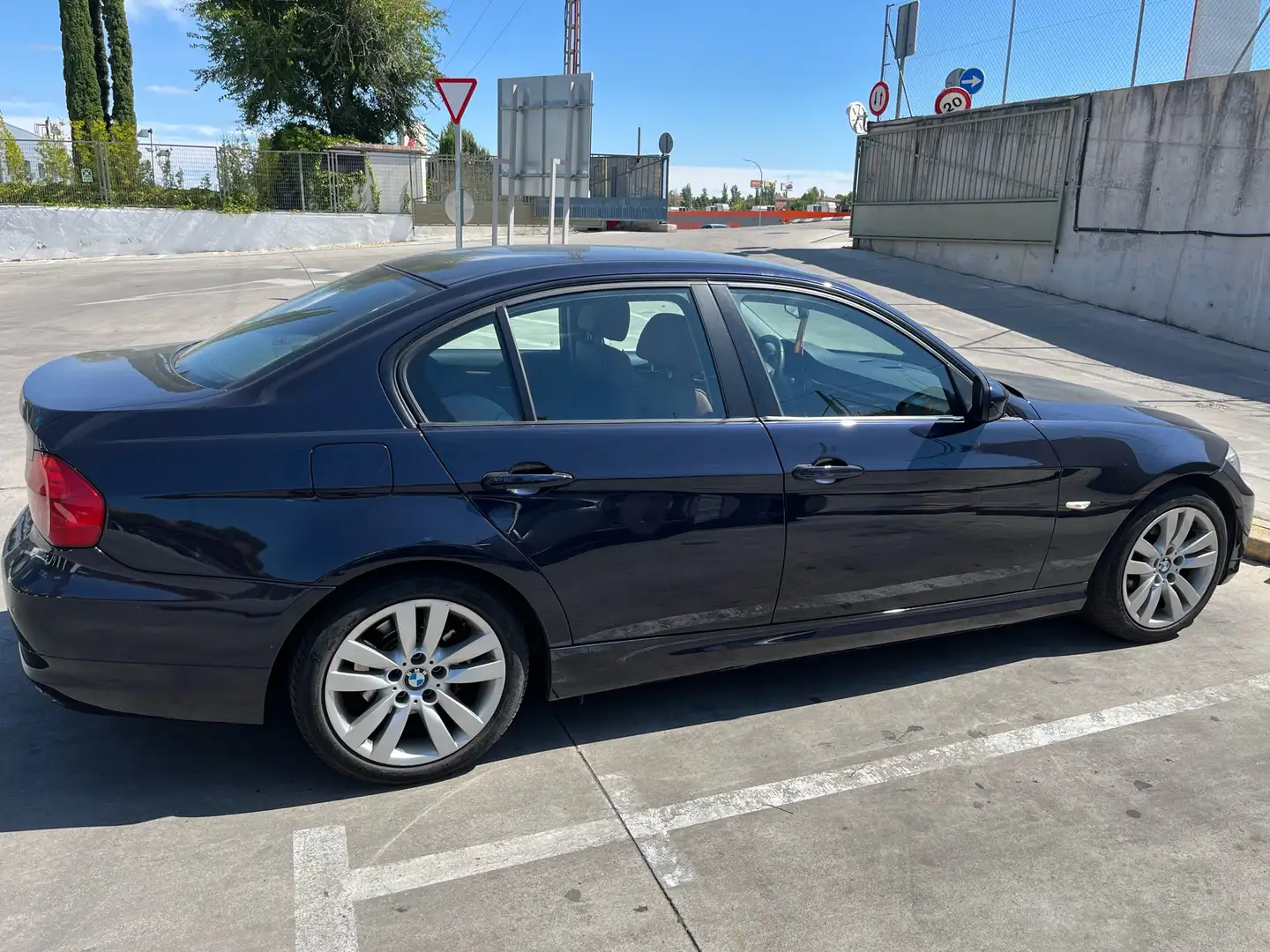 BMW 320 320dA - 2