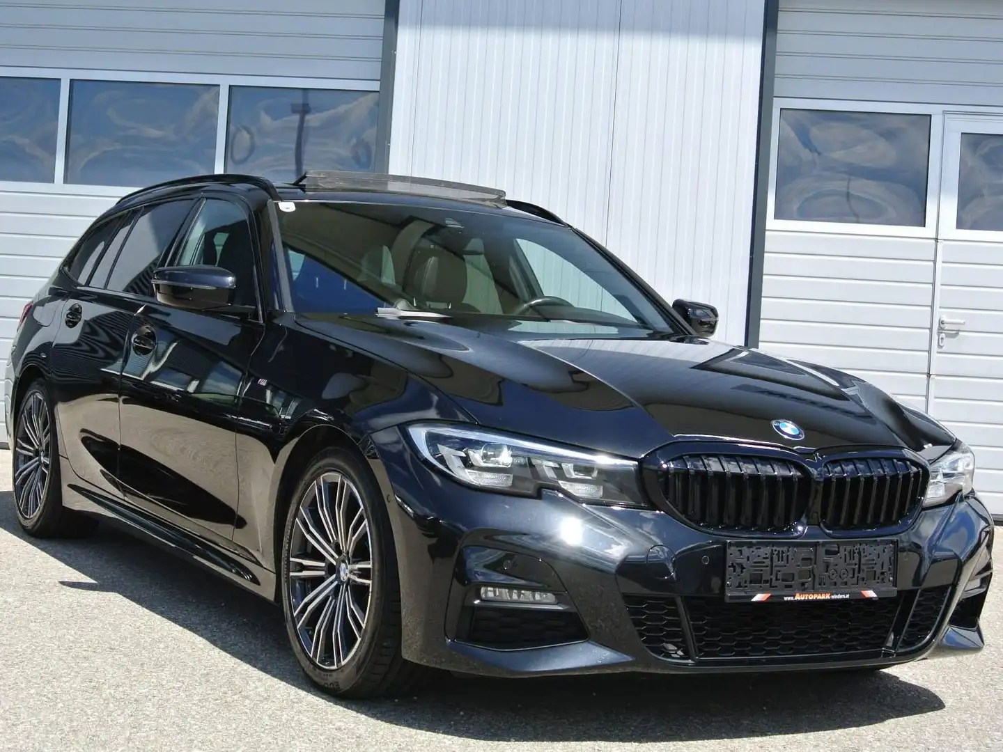 BMW 320 d Touring **M - Paket ** PANO * LEDER * NAVI * Schwarz - 1