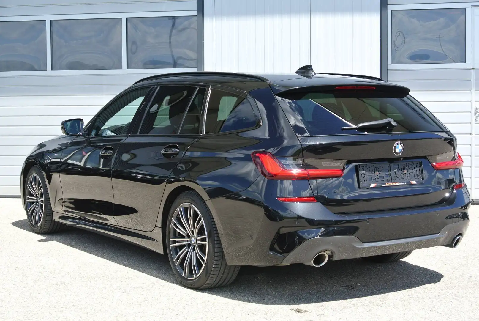 BMW 320 d Touring **M - Paket ** PANO * LEDER * NAVI * Schwarz - 2