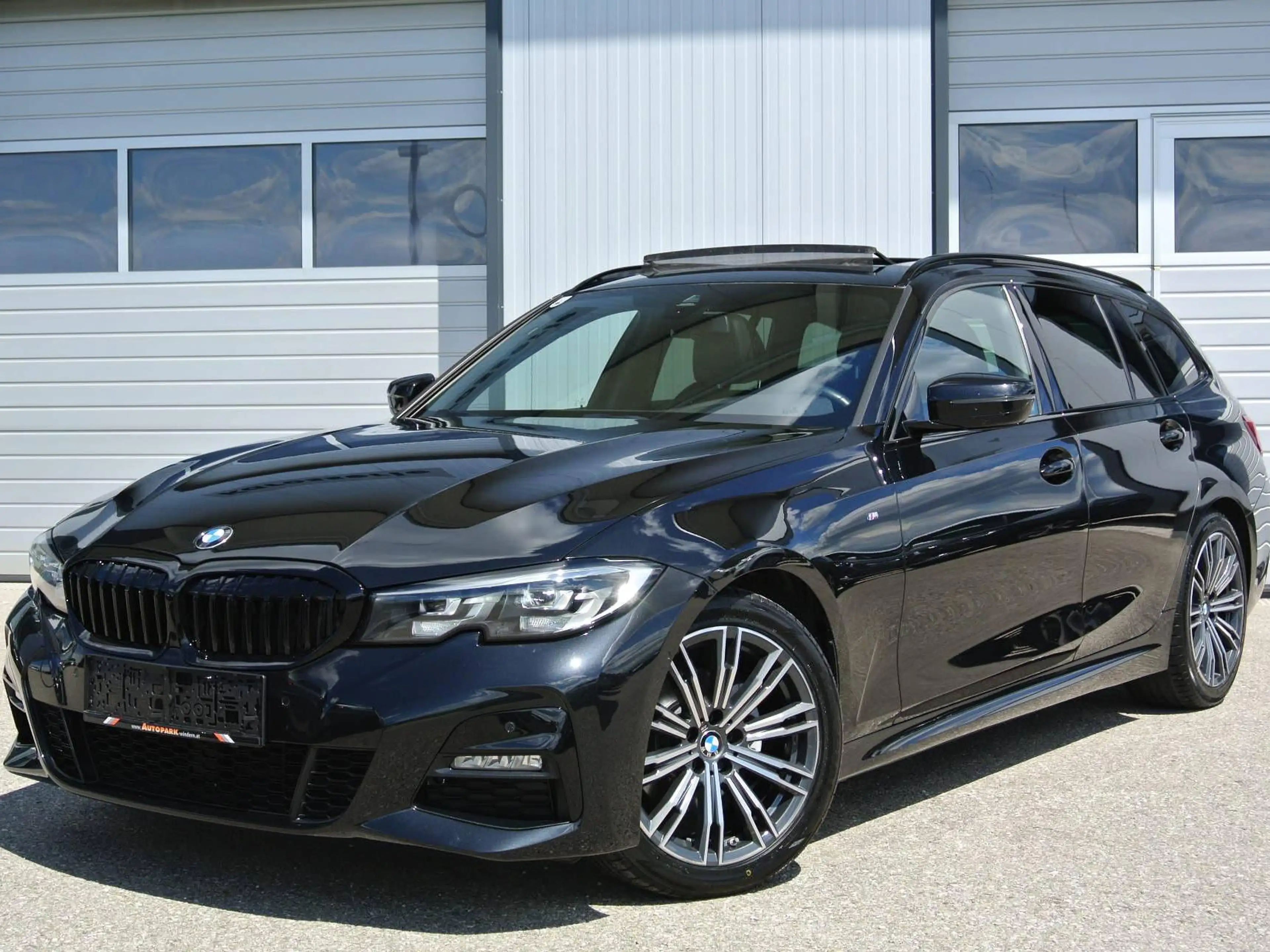 BMW 320 d Touring **M - Paket ** PANO * LEDER * NAVI * — photo 4