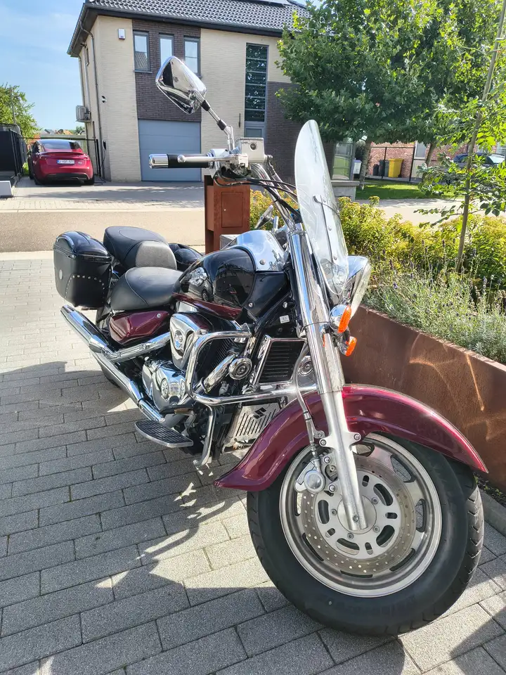 Suzuki Intruder C