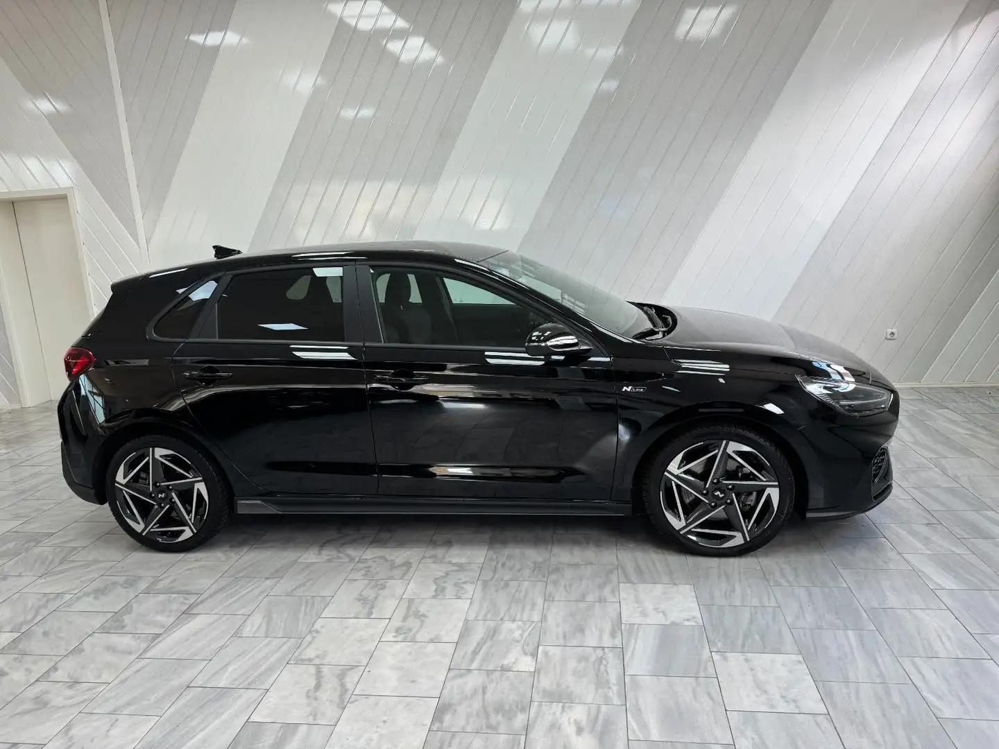 Hyundai i30 1.5 T-GDi 48V DCT N Line Navi 2xPDC Garantie Schwarz - 1