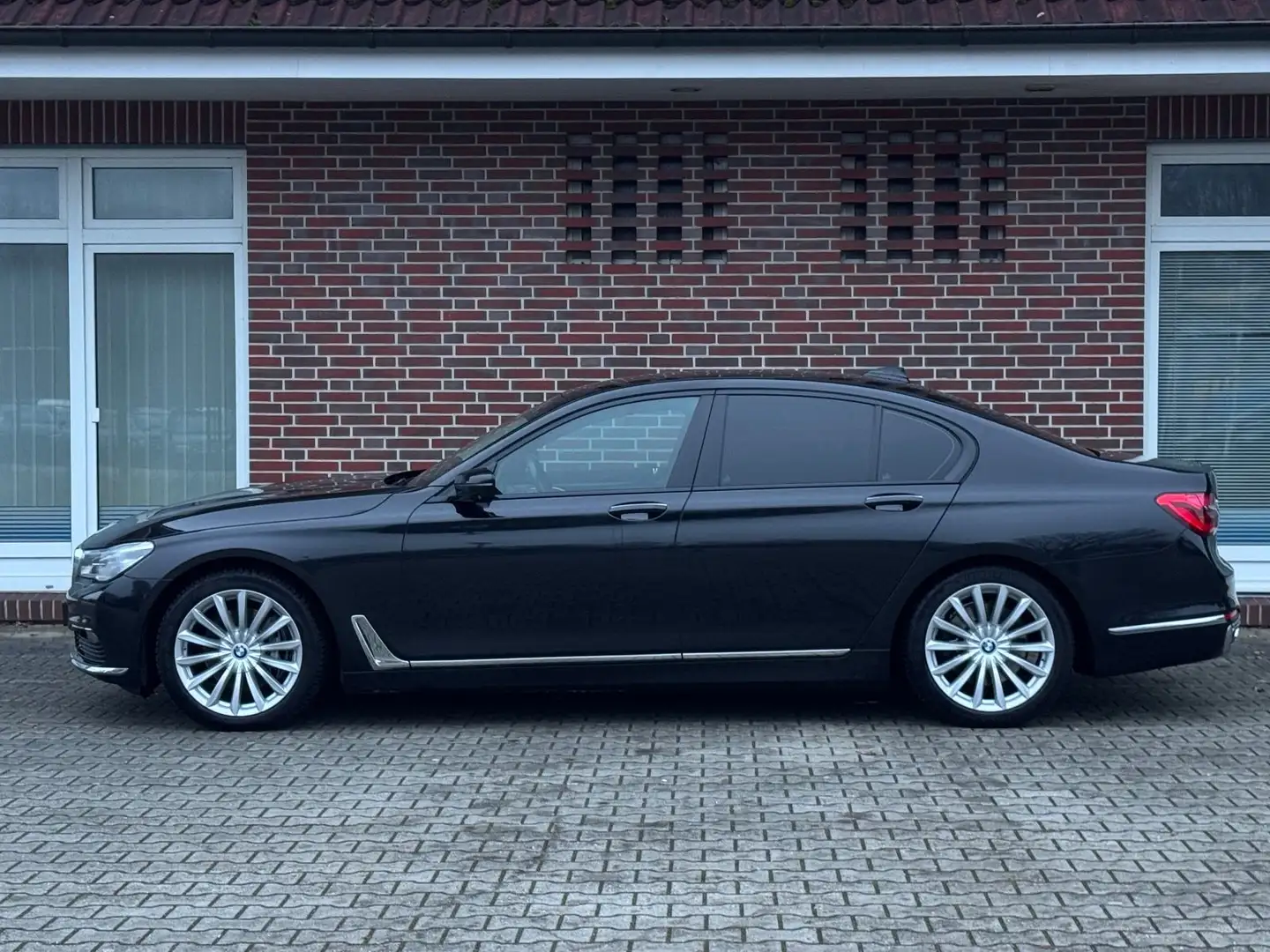 BMW 730 d*EXCL.LEDER *LASER*MASSAGE*HEAD-UP*KAM.360° Schwarz - 2
