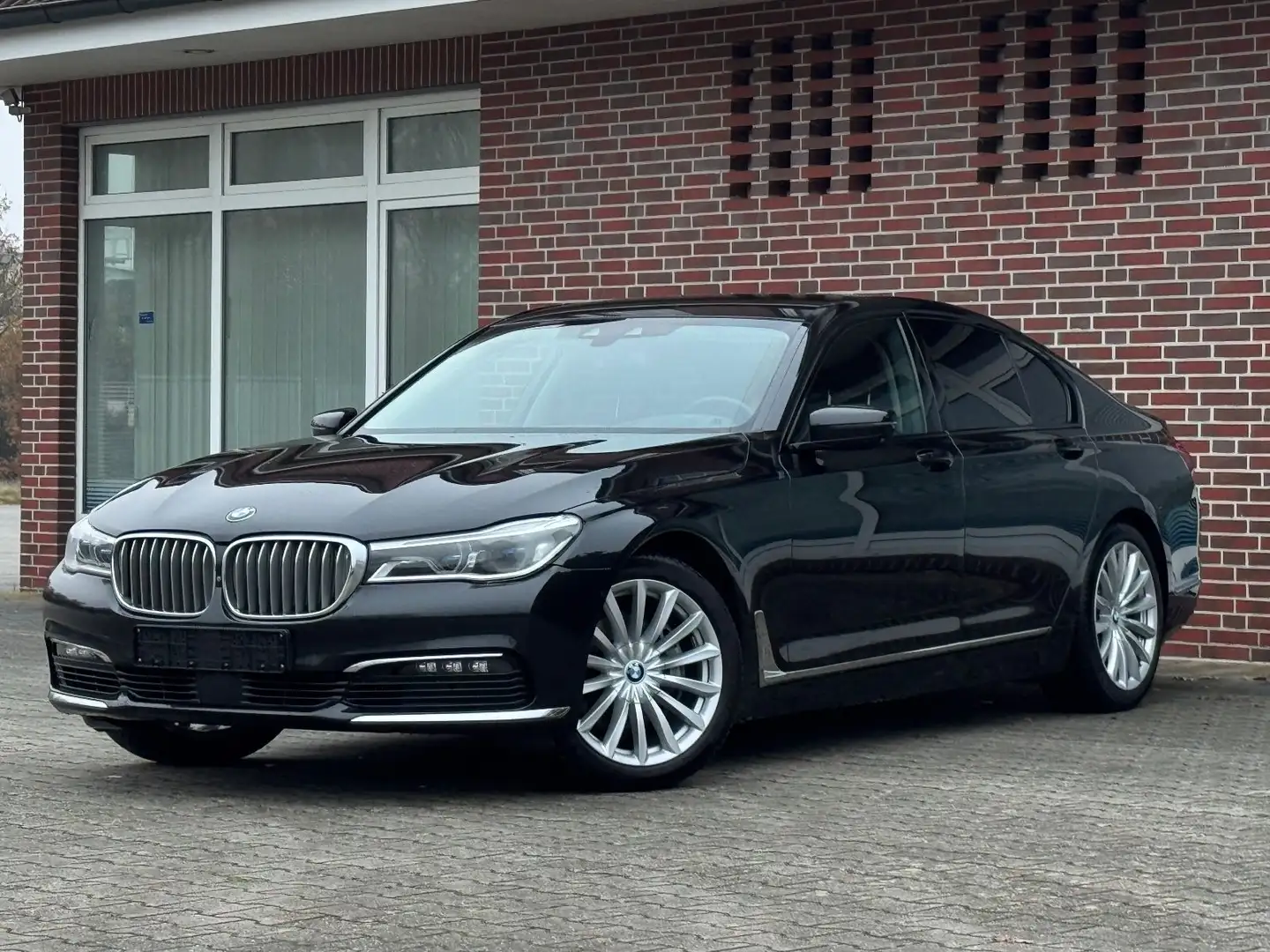 BMW 730 d*EXCL.LEDER *LASER*MASSAGE*HEAD-UP*KAM.360° Schwarz - 1
