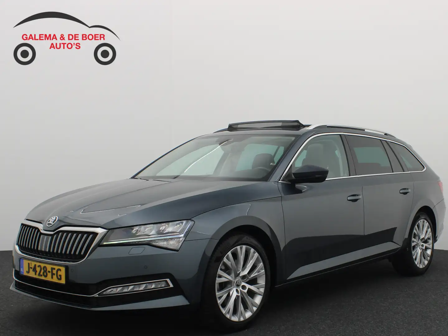Skoda Superb Combi 1.5 TSI ACT Business Edition AUTOMAAT / PANO Grau - 1