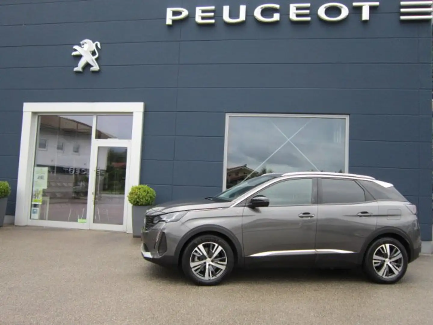 Peugeot 3008 Hybrid 225 e-EAT8 Roadtrip Grigio - 1