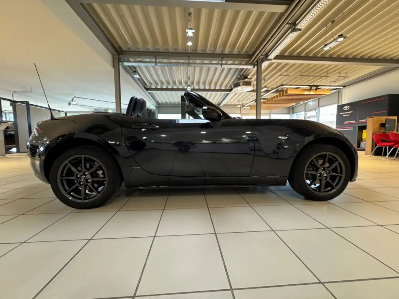Mazda MX-5 Roadster — photo 11 sur 34
