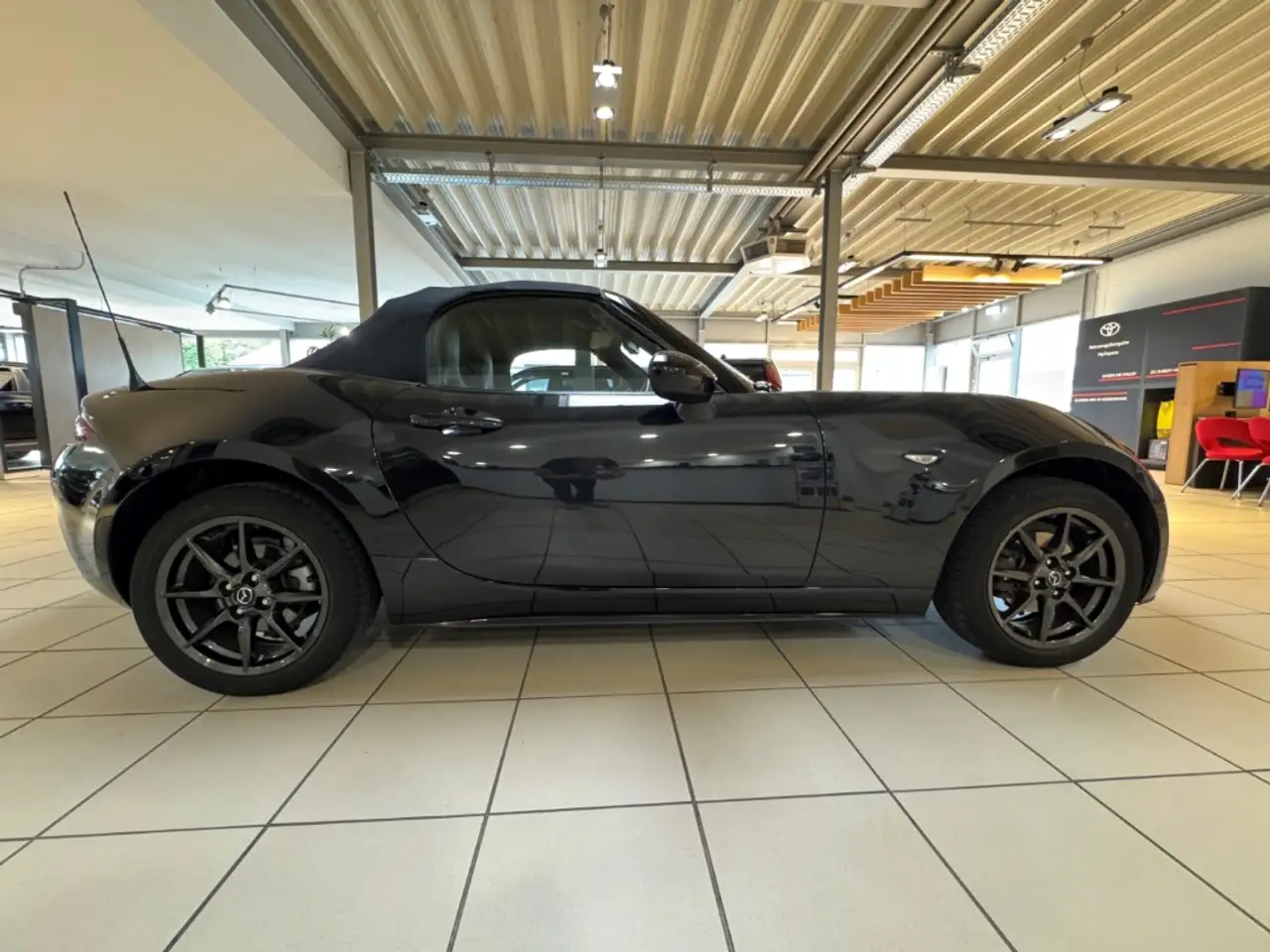 Mazda MX-5 Roadster — photo 5 sur 34