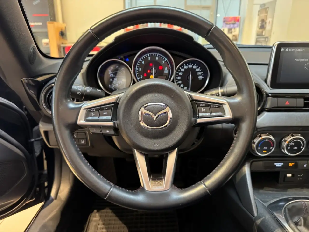 Mazda MX-5 Roadster — photo 17 sur 34