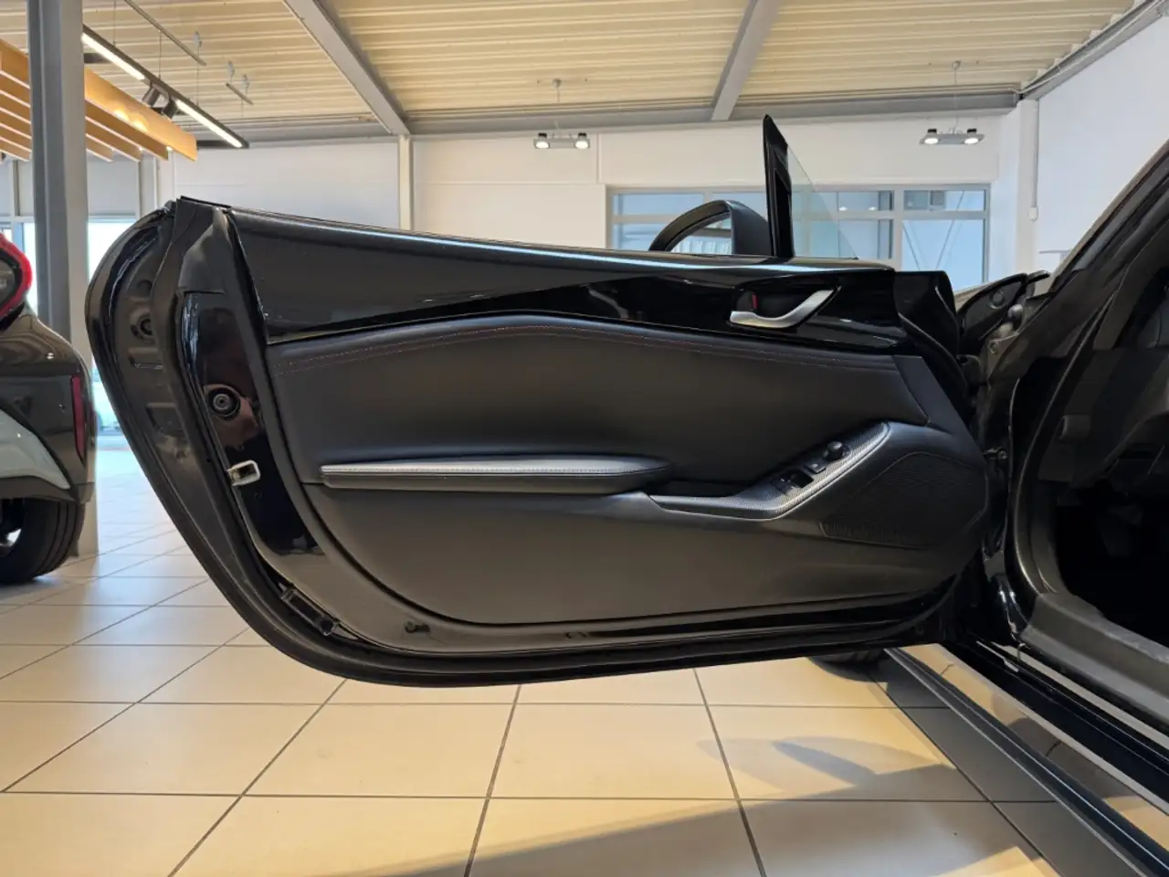 Mazda MX-5 Roadster — photo 28 sur 34