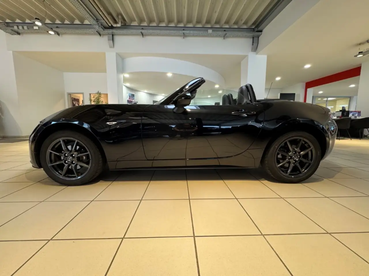 Mazda MX-5 Roadster — photo 8 sur 34
