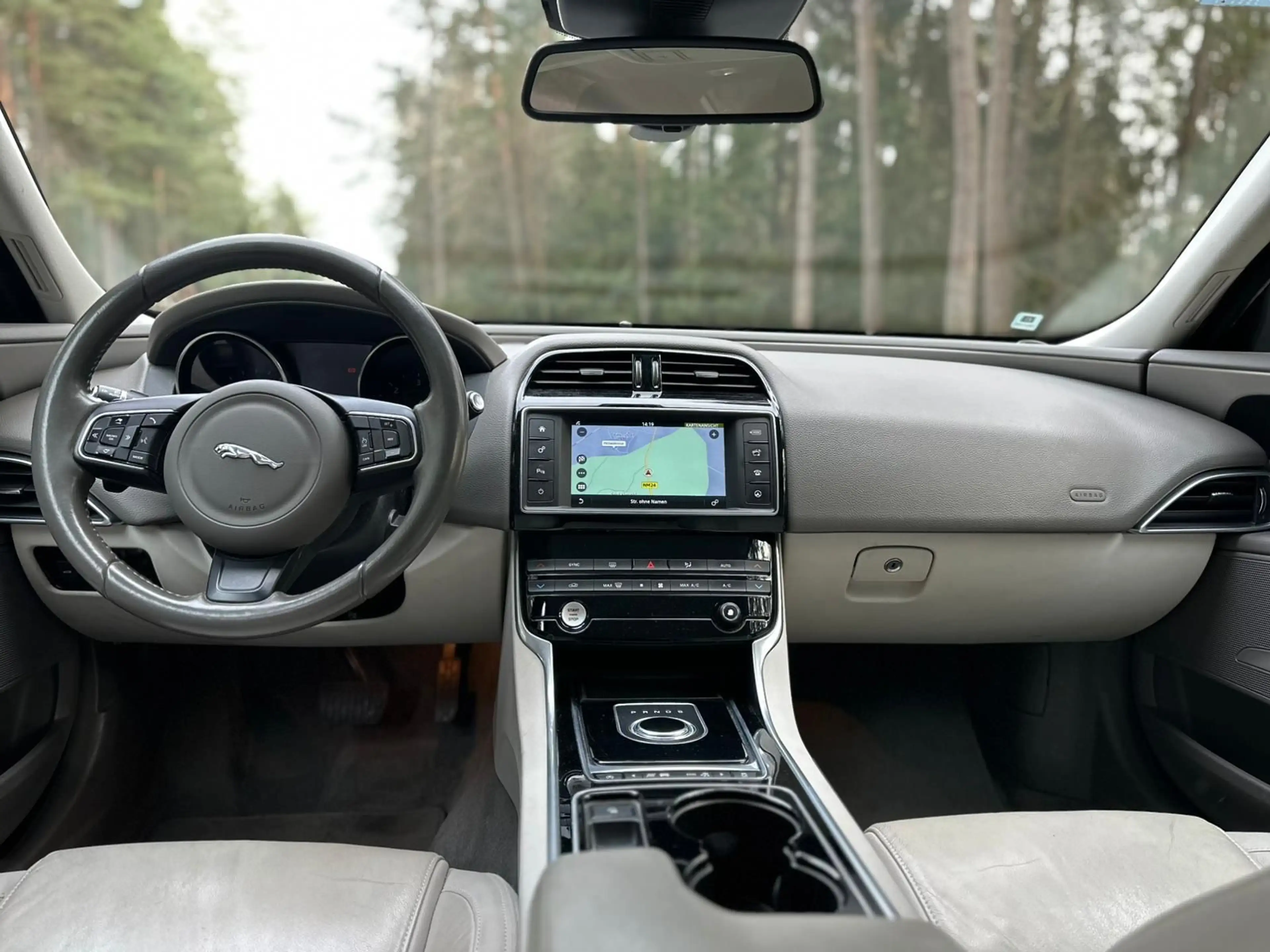 Jaguar XE Portfolio AWD PDC — photo 13