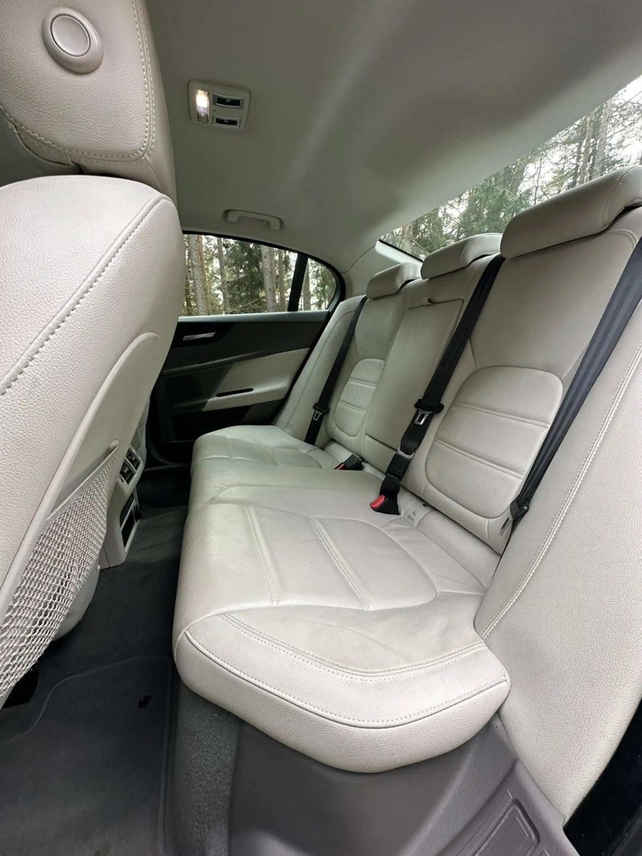 Jaguar XE Portfolio AWD PDC — photo 12