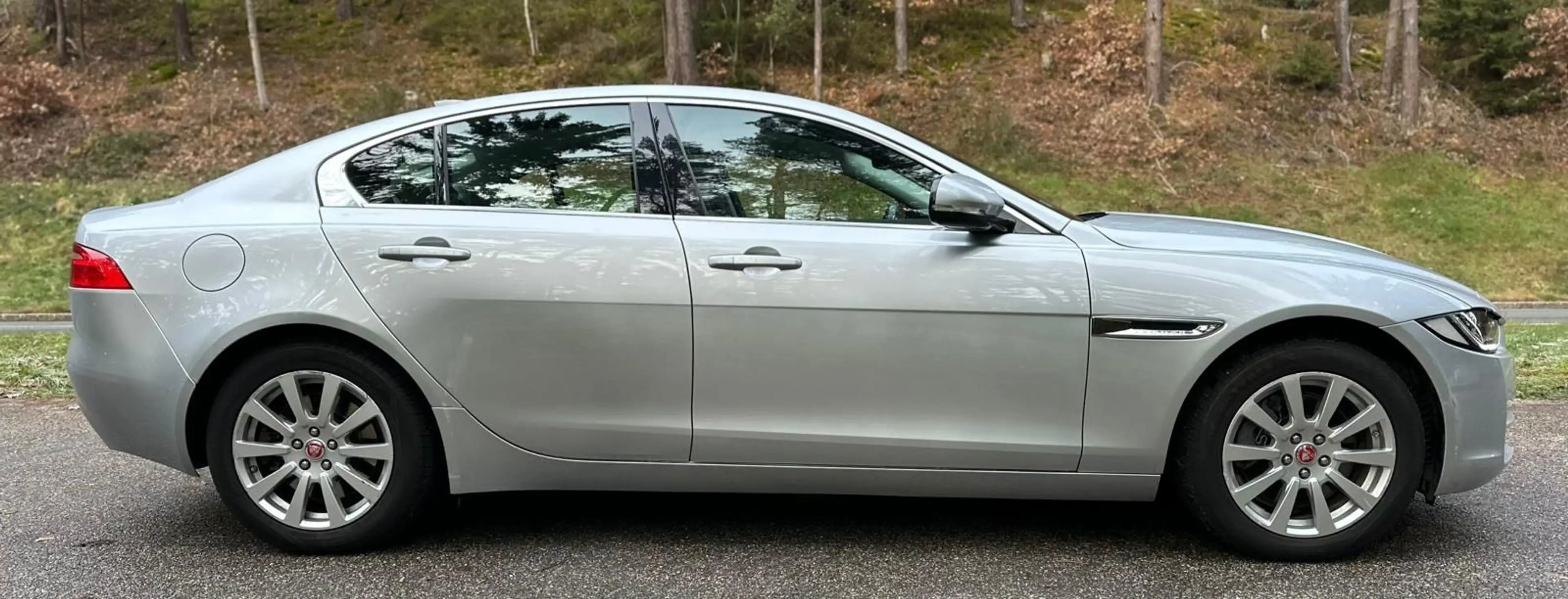 Jaguar XE Portfolio AWD PDC — photo 9