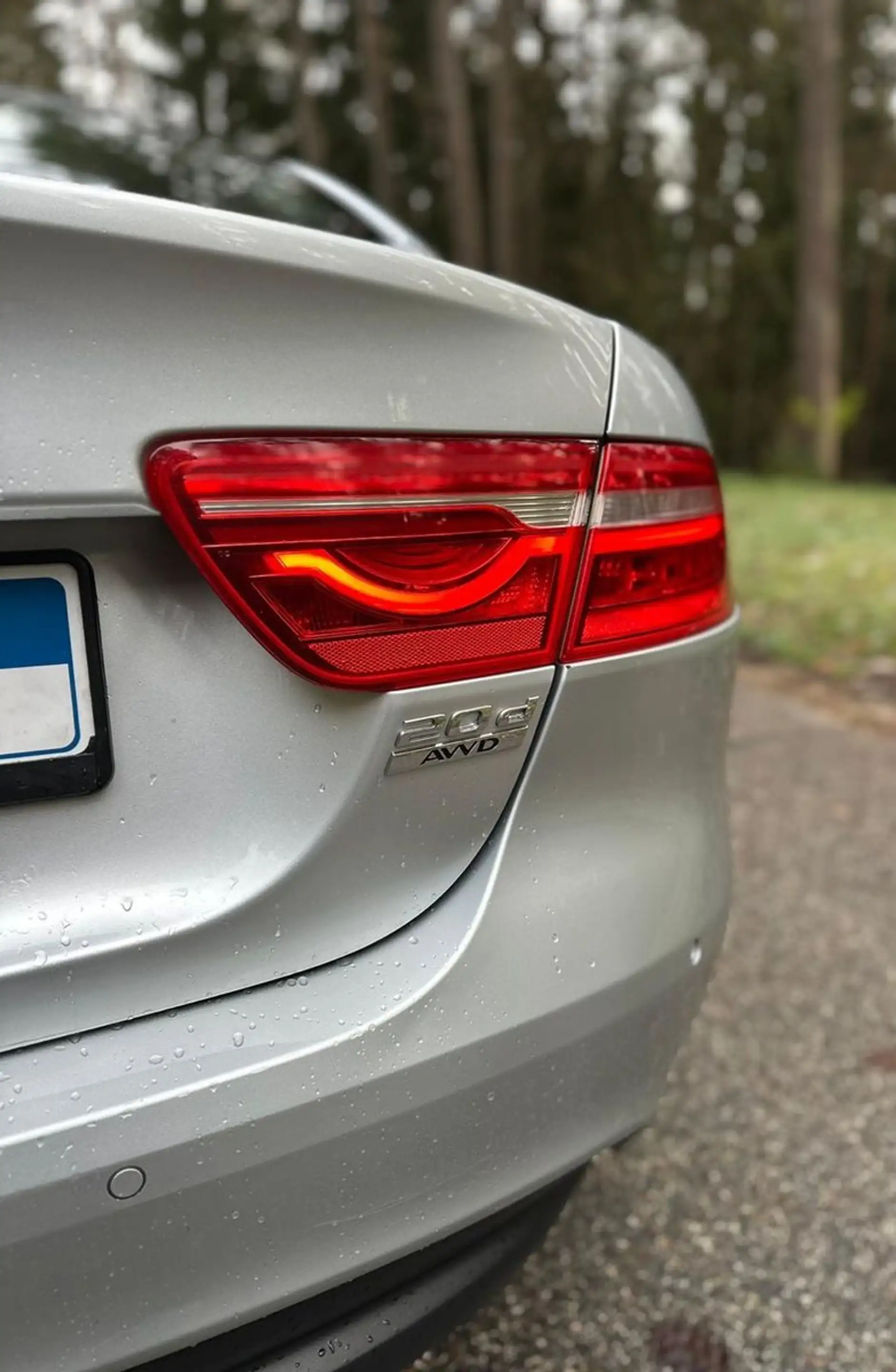 Jaguar XE Portfolio AWD PDC — photo 11
